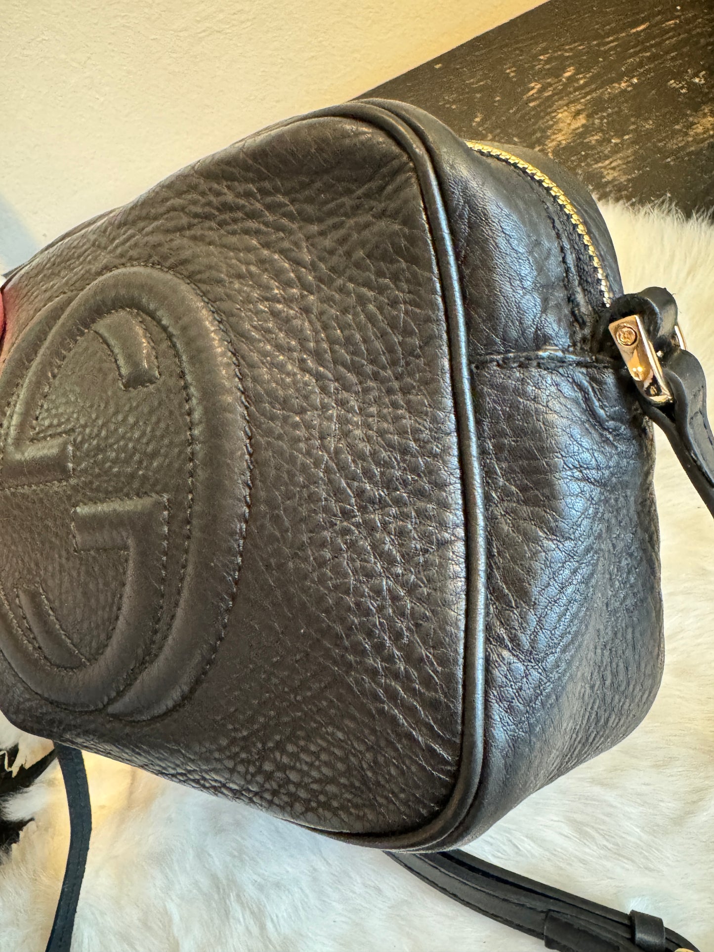 GUCCI Soho Disco Black Pebbled Camera Bag