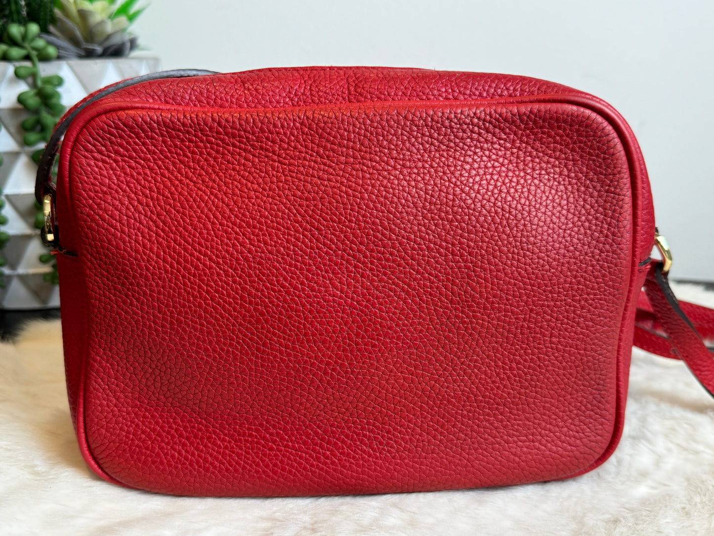 GUCCI Soho Disco Red Pebbled Camera Bag