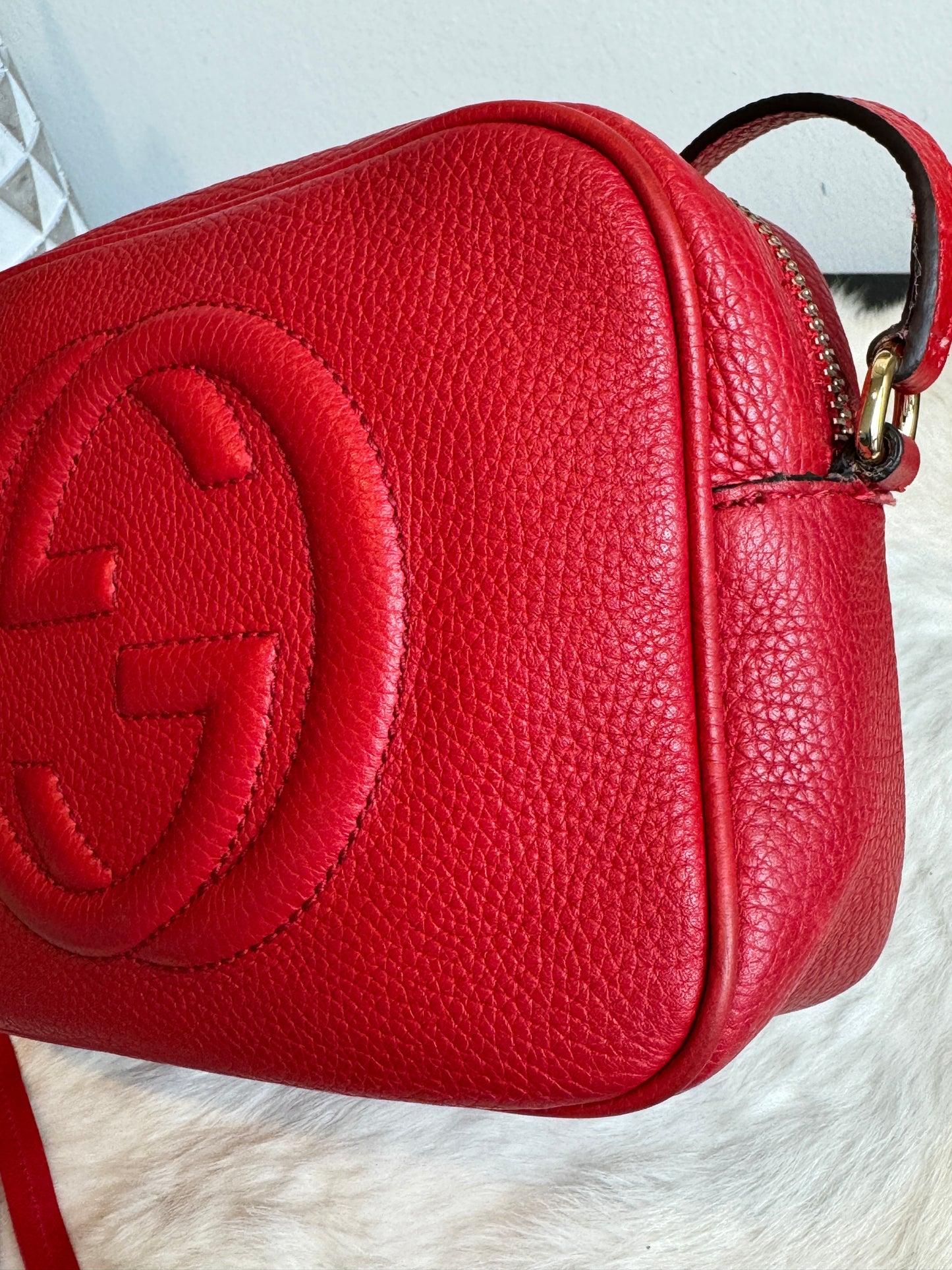 GUCCI Soho Disco Red Pebbled Camera Bag