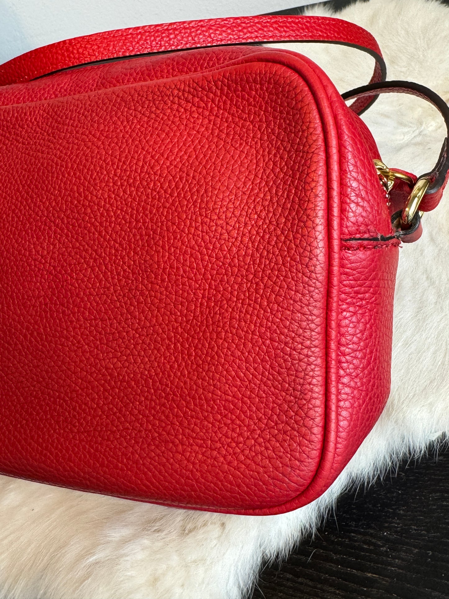 GUCCI Soho Disco Red Pebbled Camera Bag