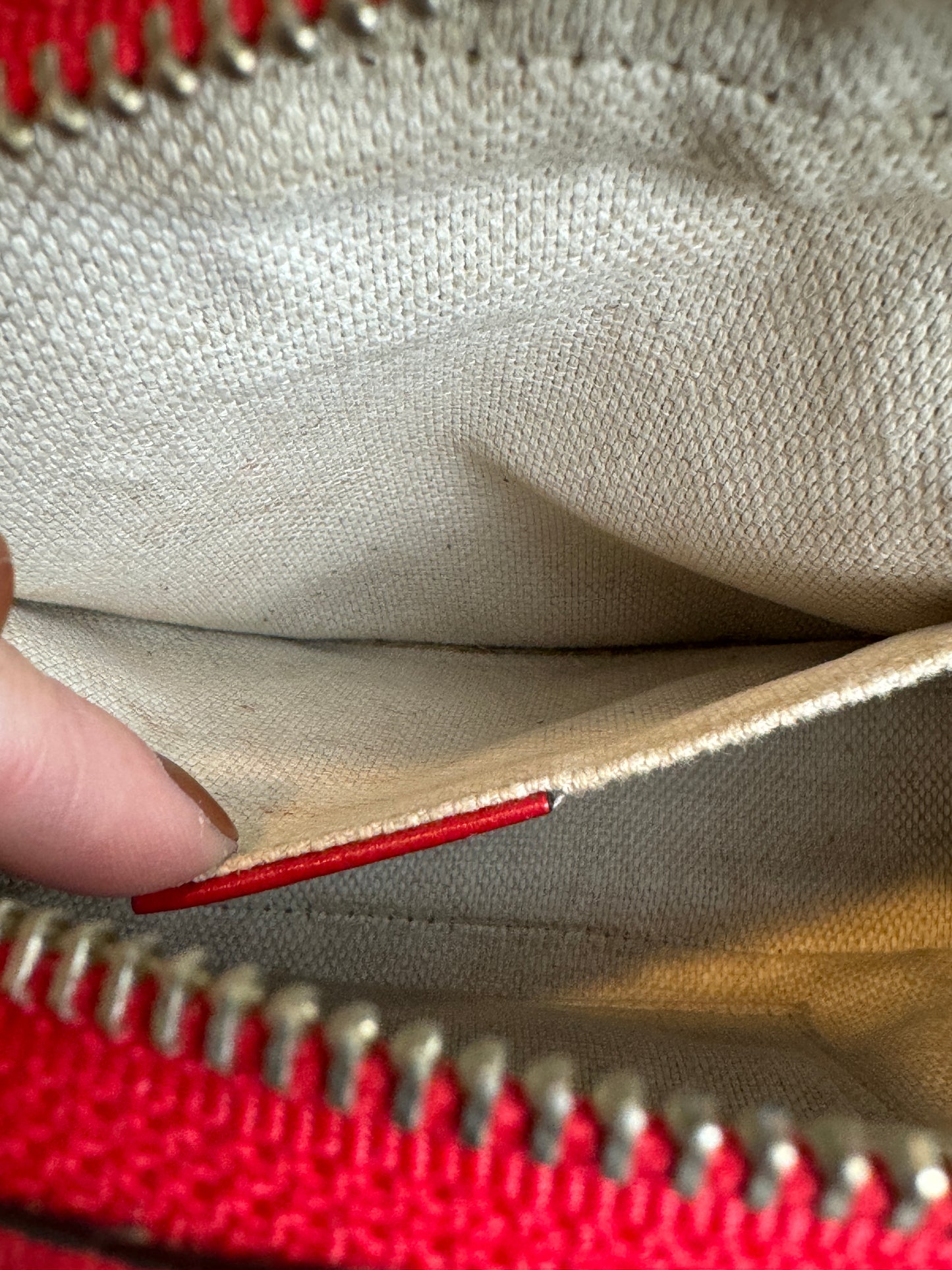 GUCCI Soho Disco Red Pebbled Camera Bag