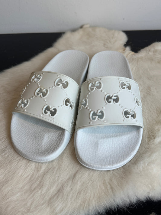 GUCCI White Rubber GG Cut-Out Women's Slides 39EU