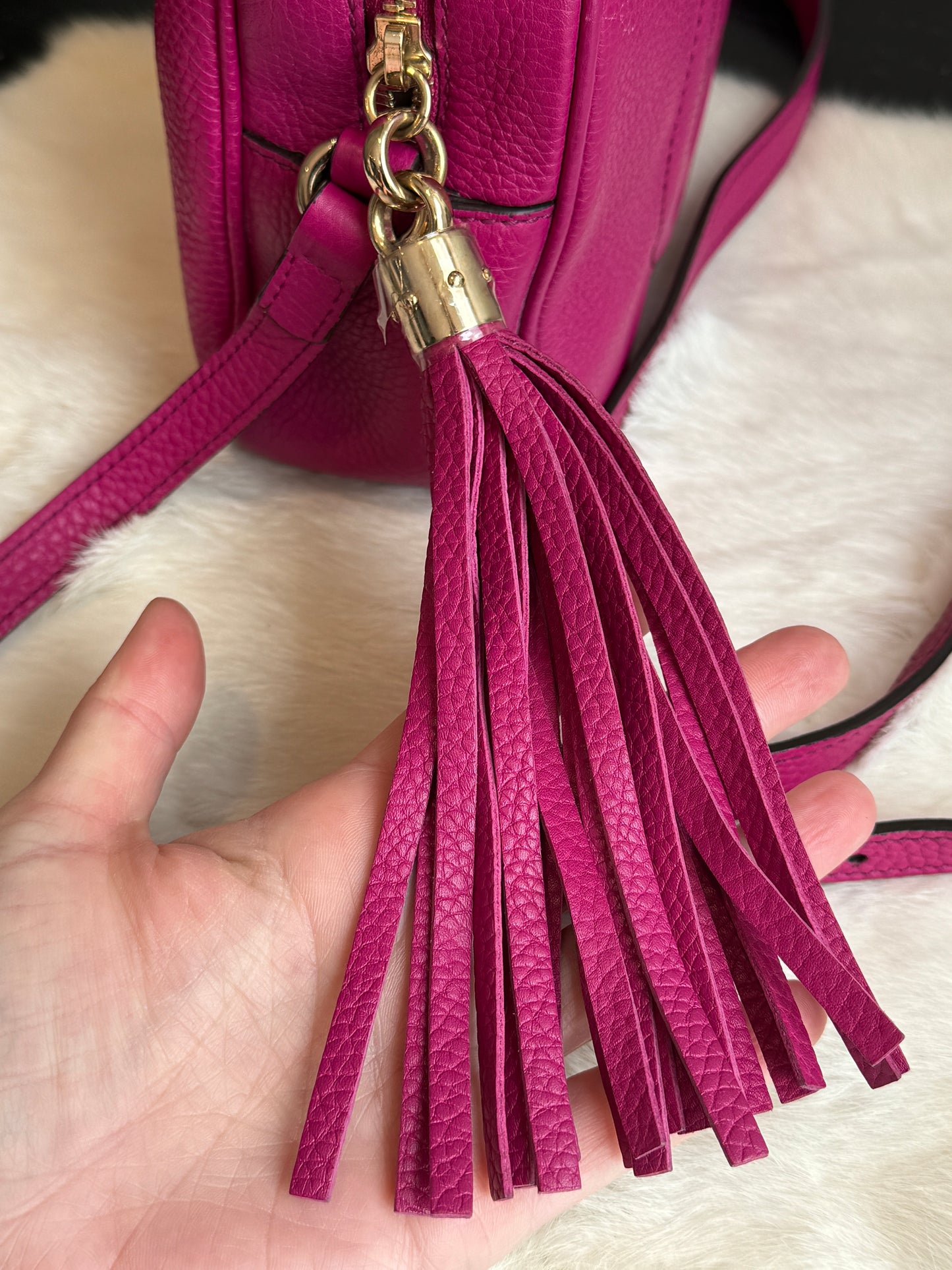GUCCI Soho Disco Magenta Pebbled Camera Bag