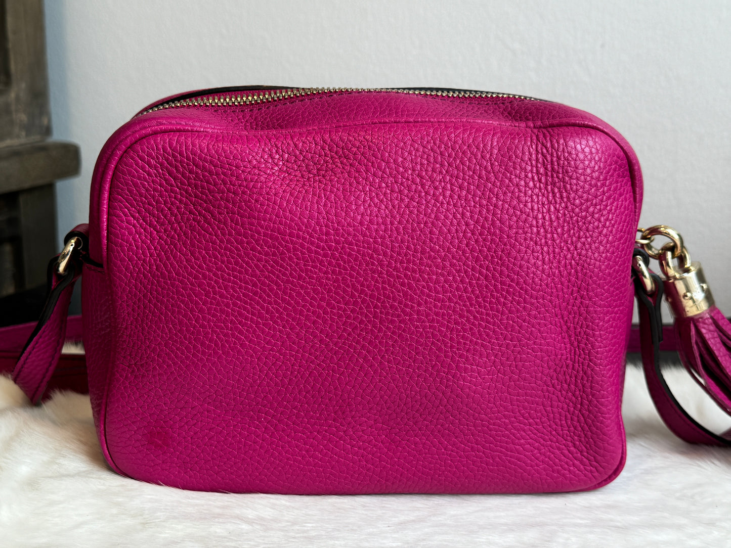 GUCCI Soho Disco Magenta Pebbled Camera Bag