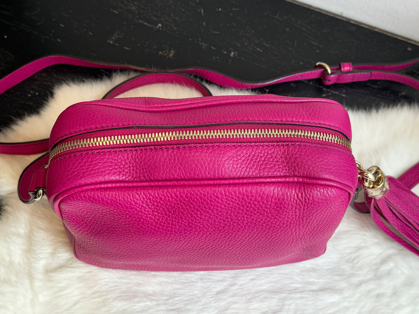 GUCCI Soho Disco Magenta Pebbled Camera Bag