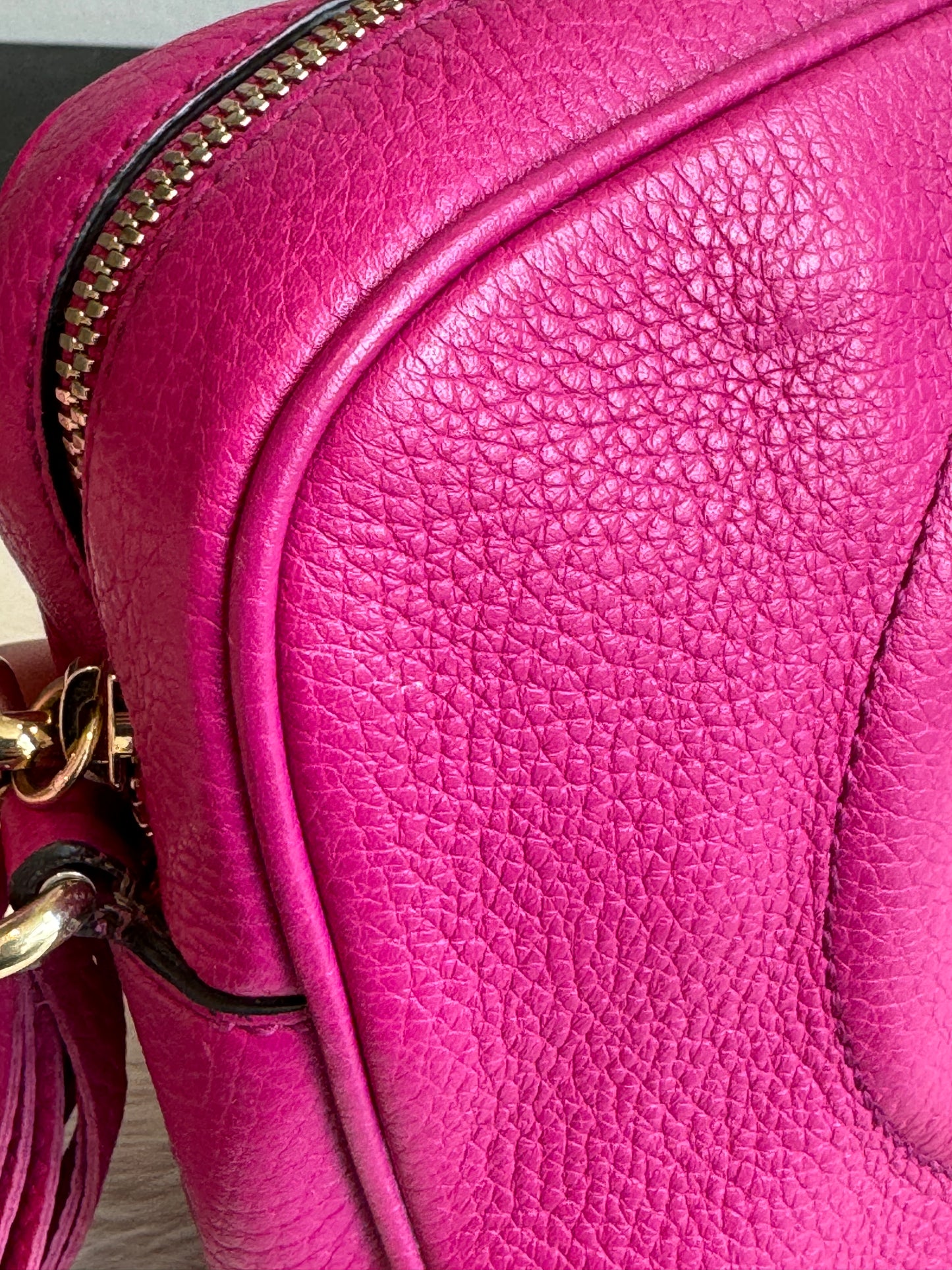 GUCCI Soho Disco Magenta Pebbled Camera Bag