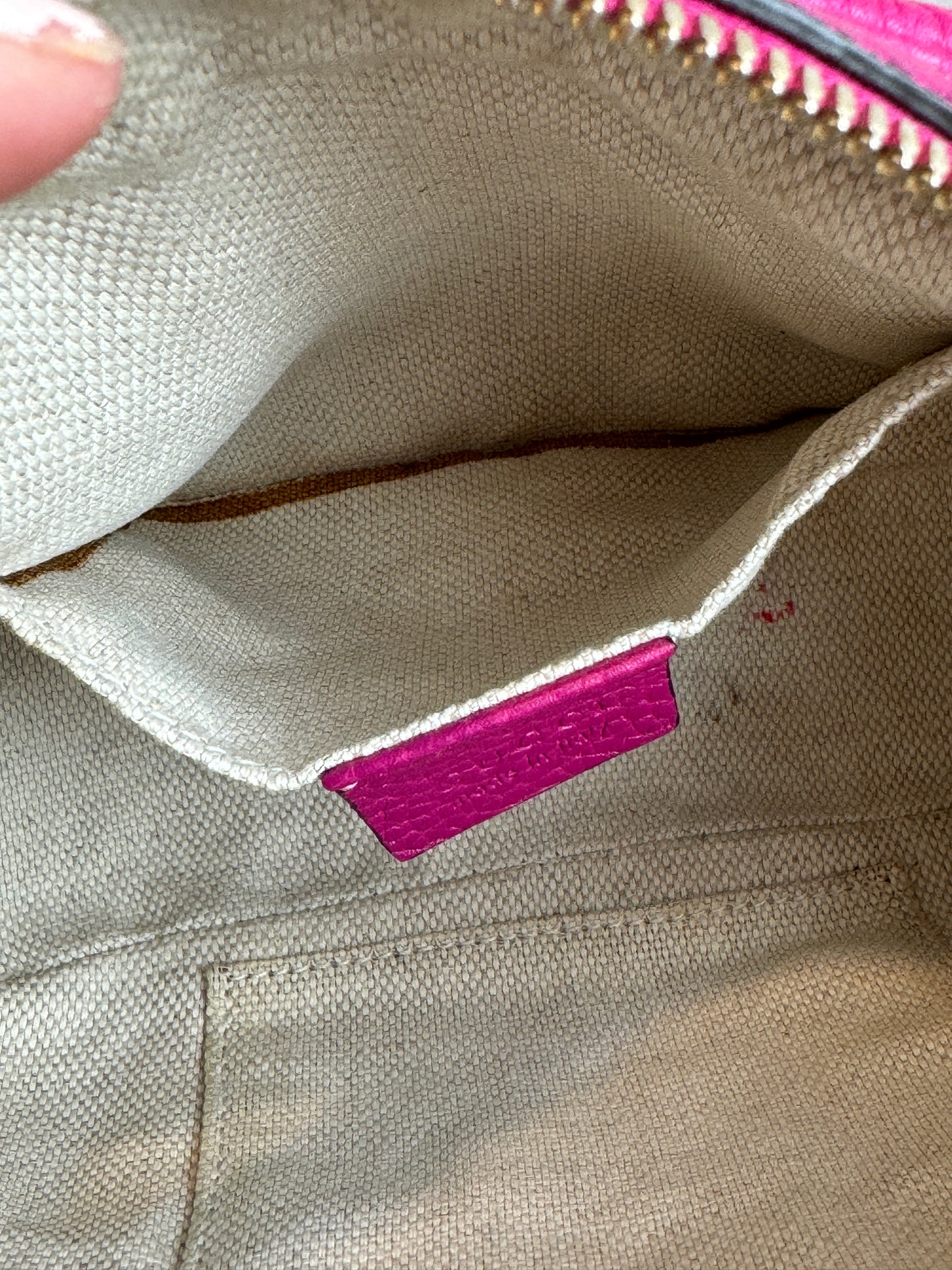 GUCCI Soho Disco Magenta Pebbled Camera Bag