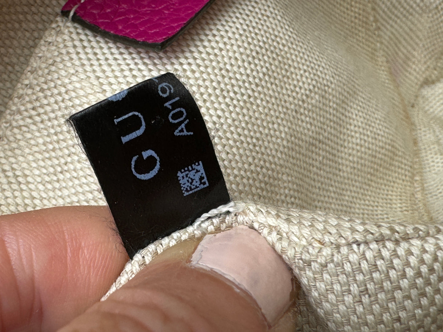 GUCCI Soho Disco Magenta Pebbled Camera Bag