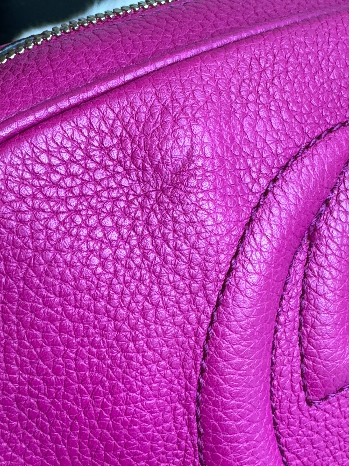 GUCCI Soho Disco Magenta Pebbled Camera Bag