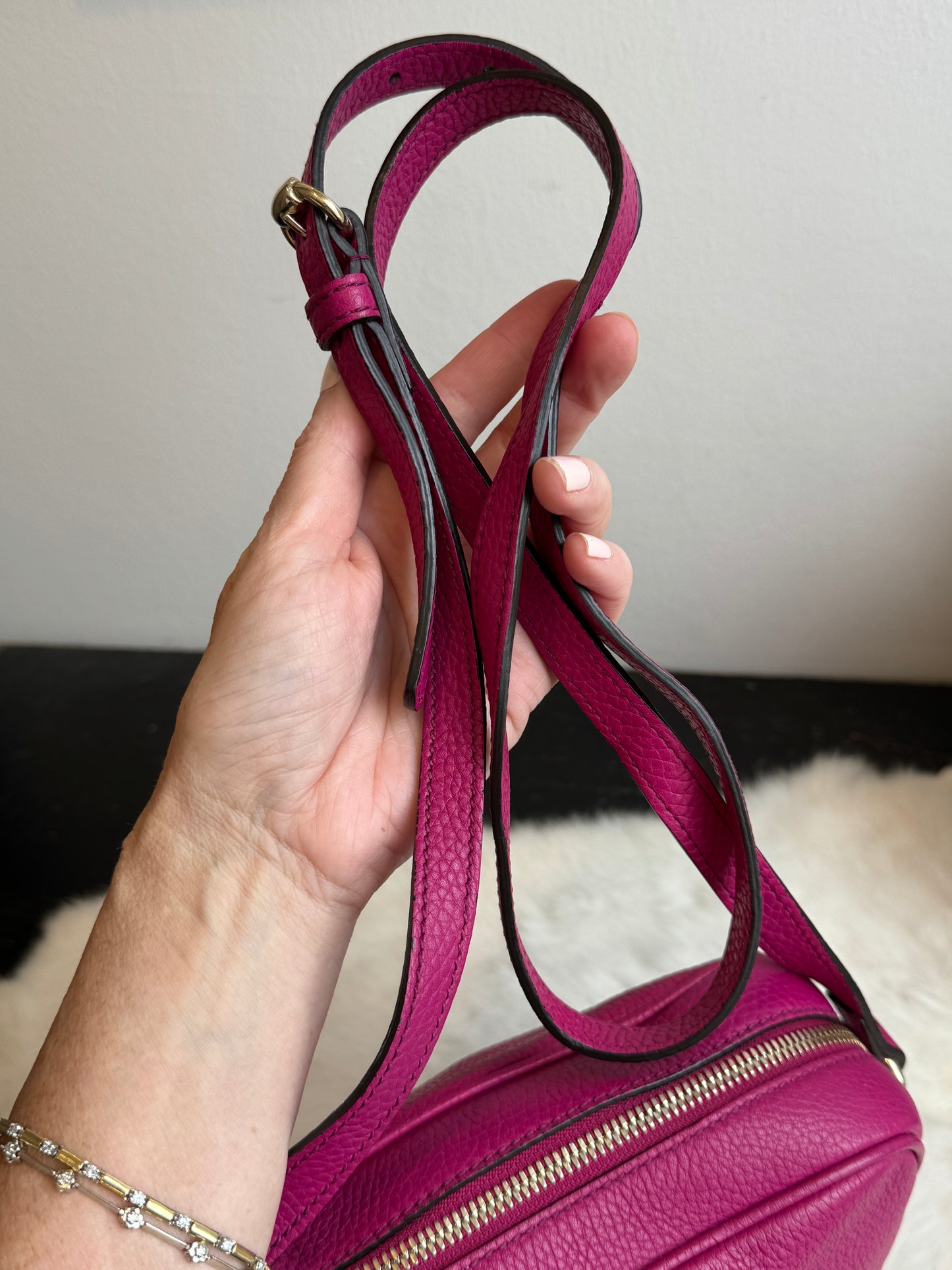 GUCCI Soho Disco Magenta Pebbled Camera Bag