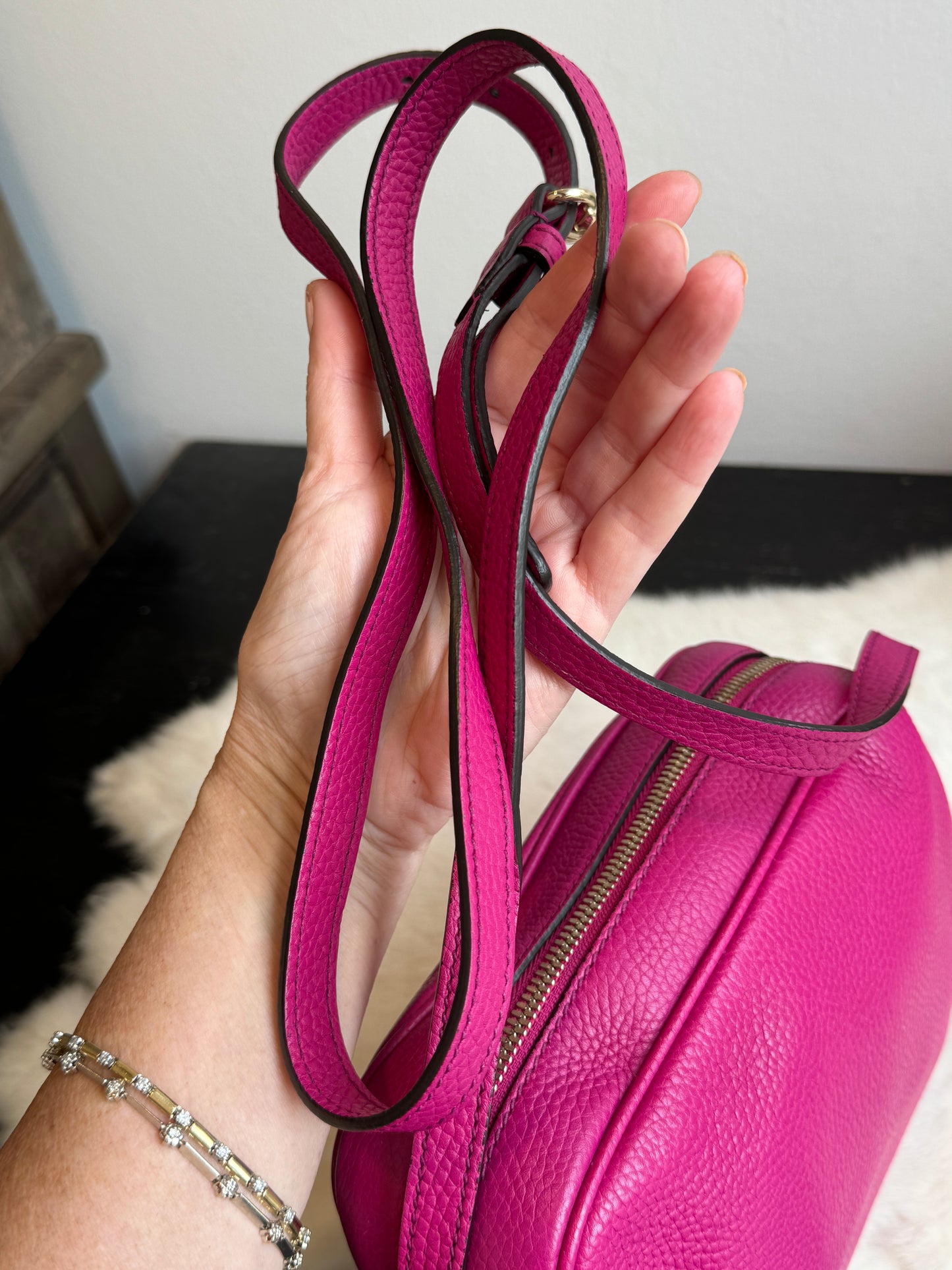 GUCCI Soho Disco Magenta Pebbled Camera Bag