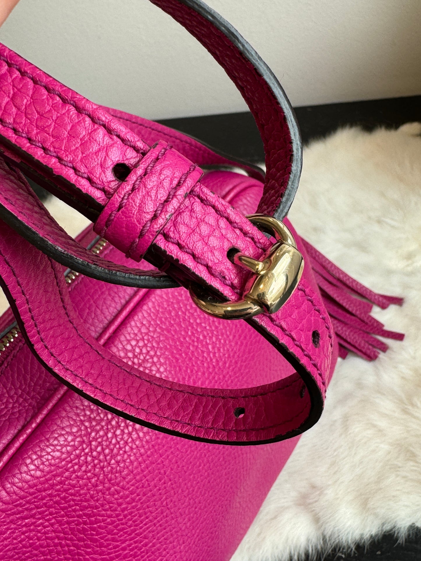 GUCCI Soho Disco Magenta Pebbled Camera Bag