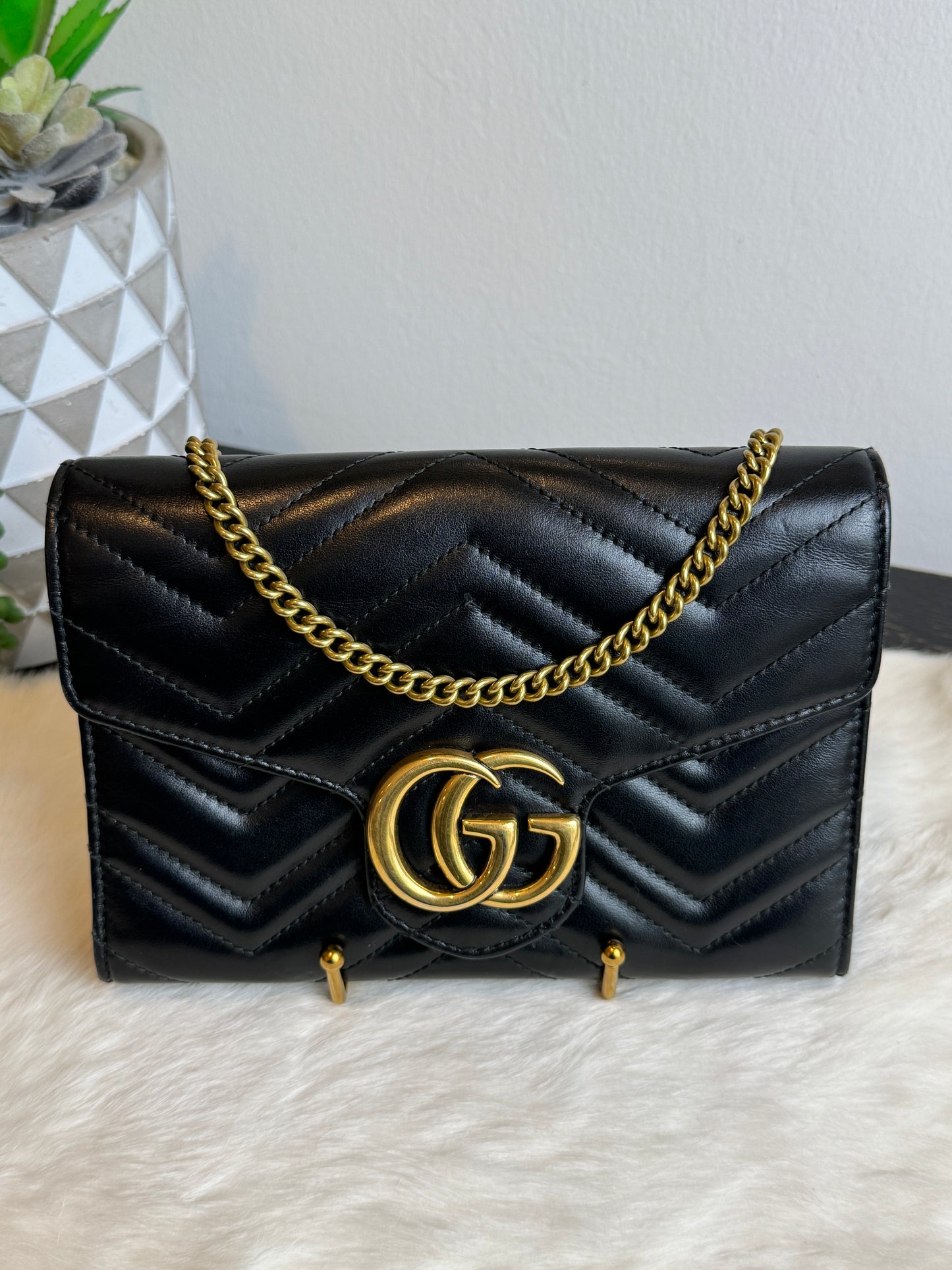 GUCCI Matelasse Marmont Wallet on Chain Black