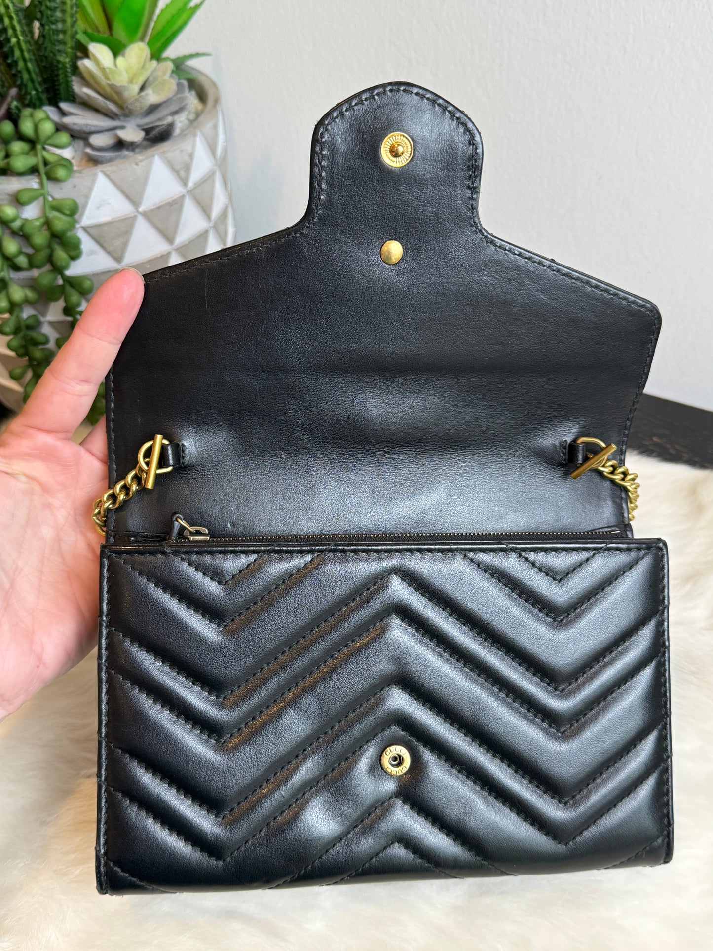GUCCI Matelasse Marmont Wallet on Chain Black