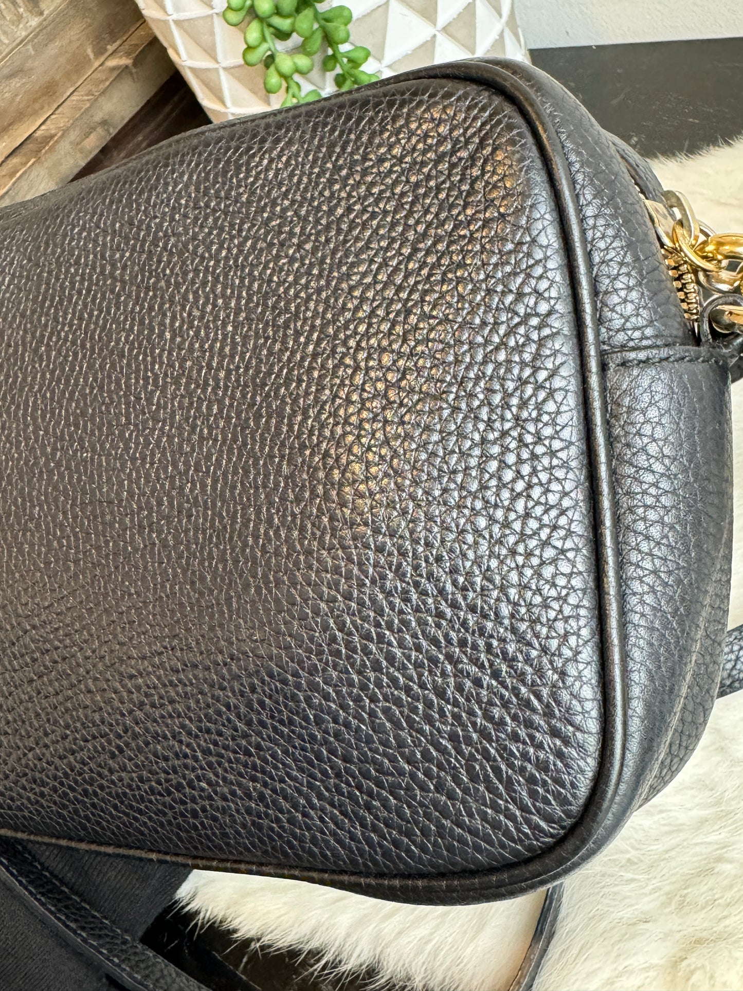 GUCCI Soho Disco Black Pebbled Camera Bag