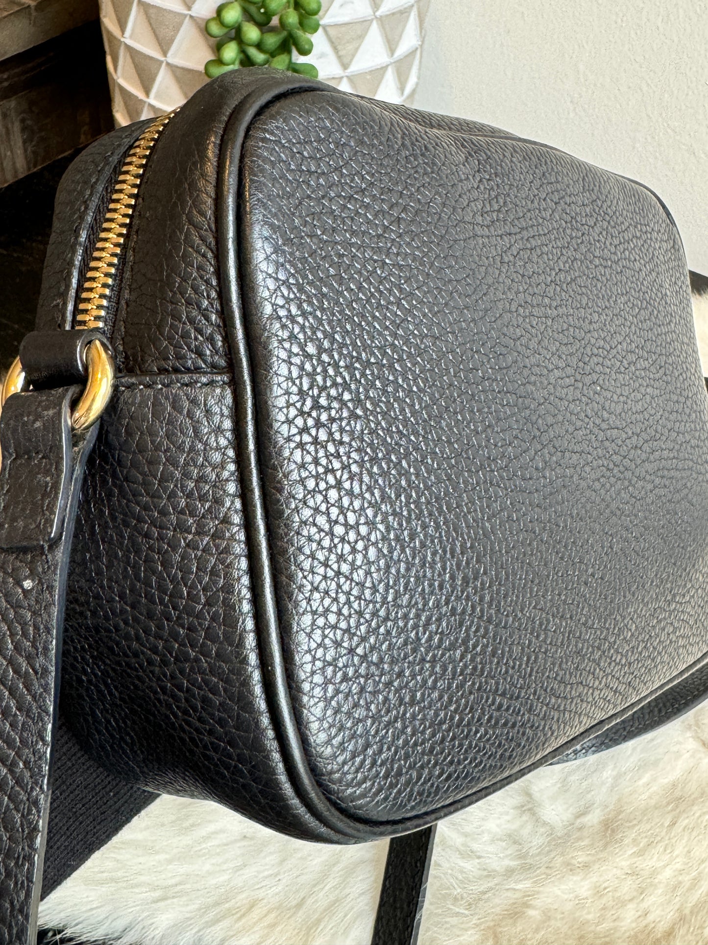 GUCCI Soho Disco Black Pebbled Camera Bag