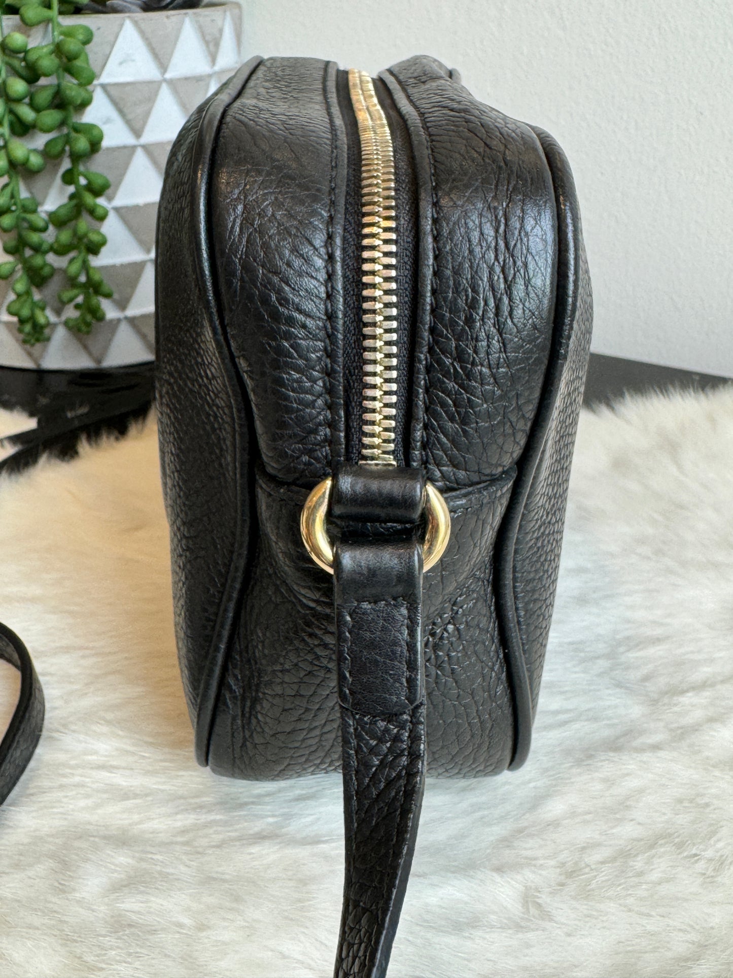 GUCCI Soho Disco Black Pebbled Camera Bag