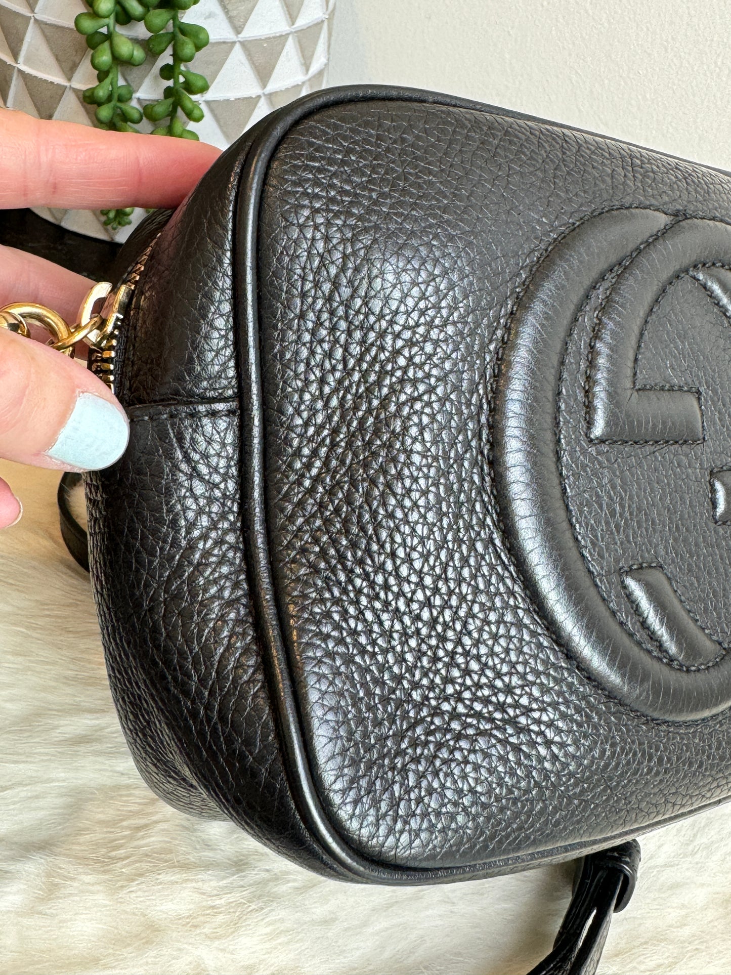 GUCCI Soho Disco Black Pebbled Camera Bag