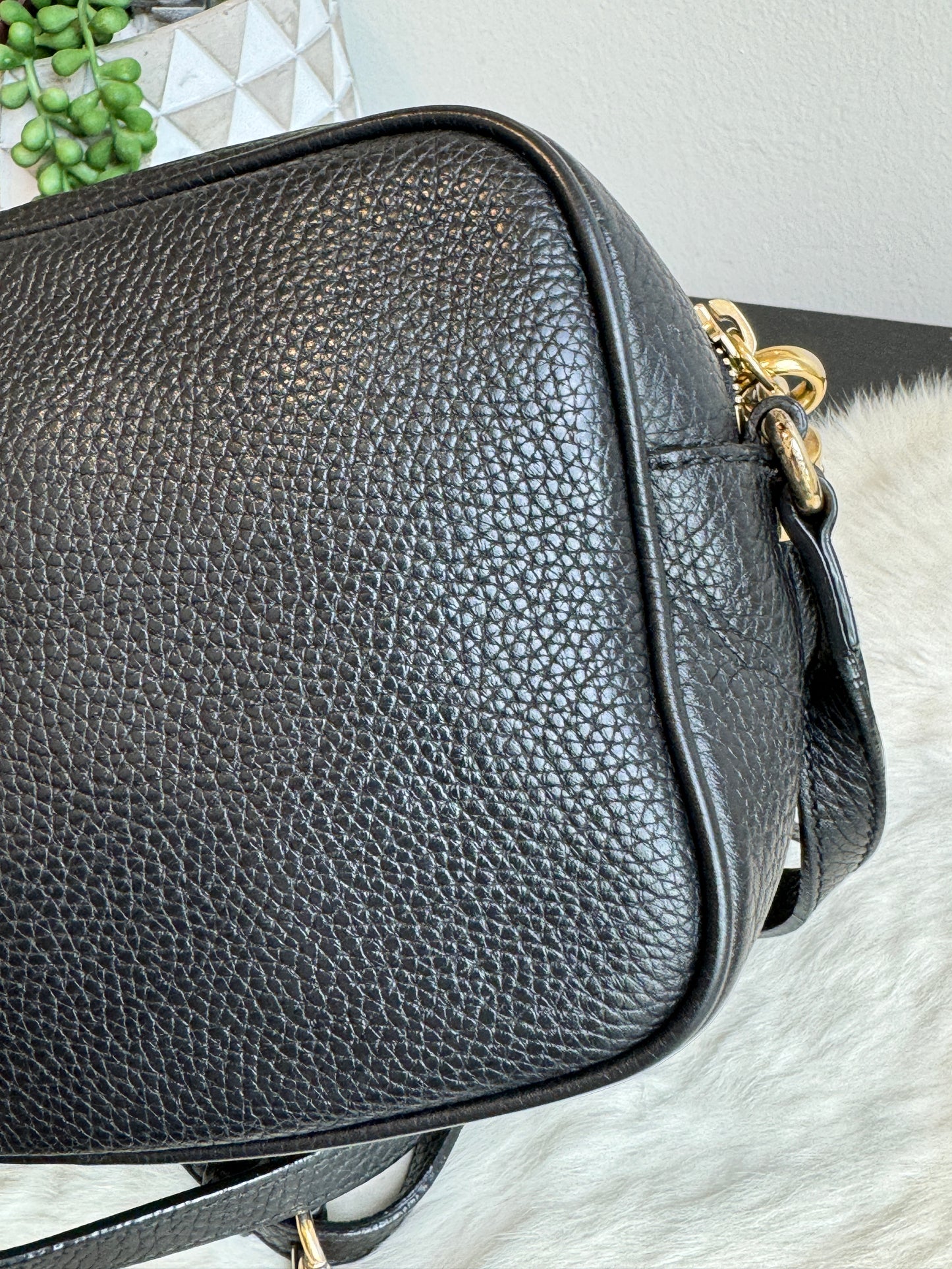 GUCCI Soho Disco Black Pebbled Camera Bag