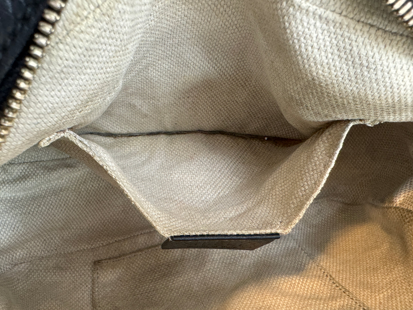 GUCCI Soho Disco Black Pebbled Camera Bag