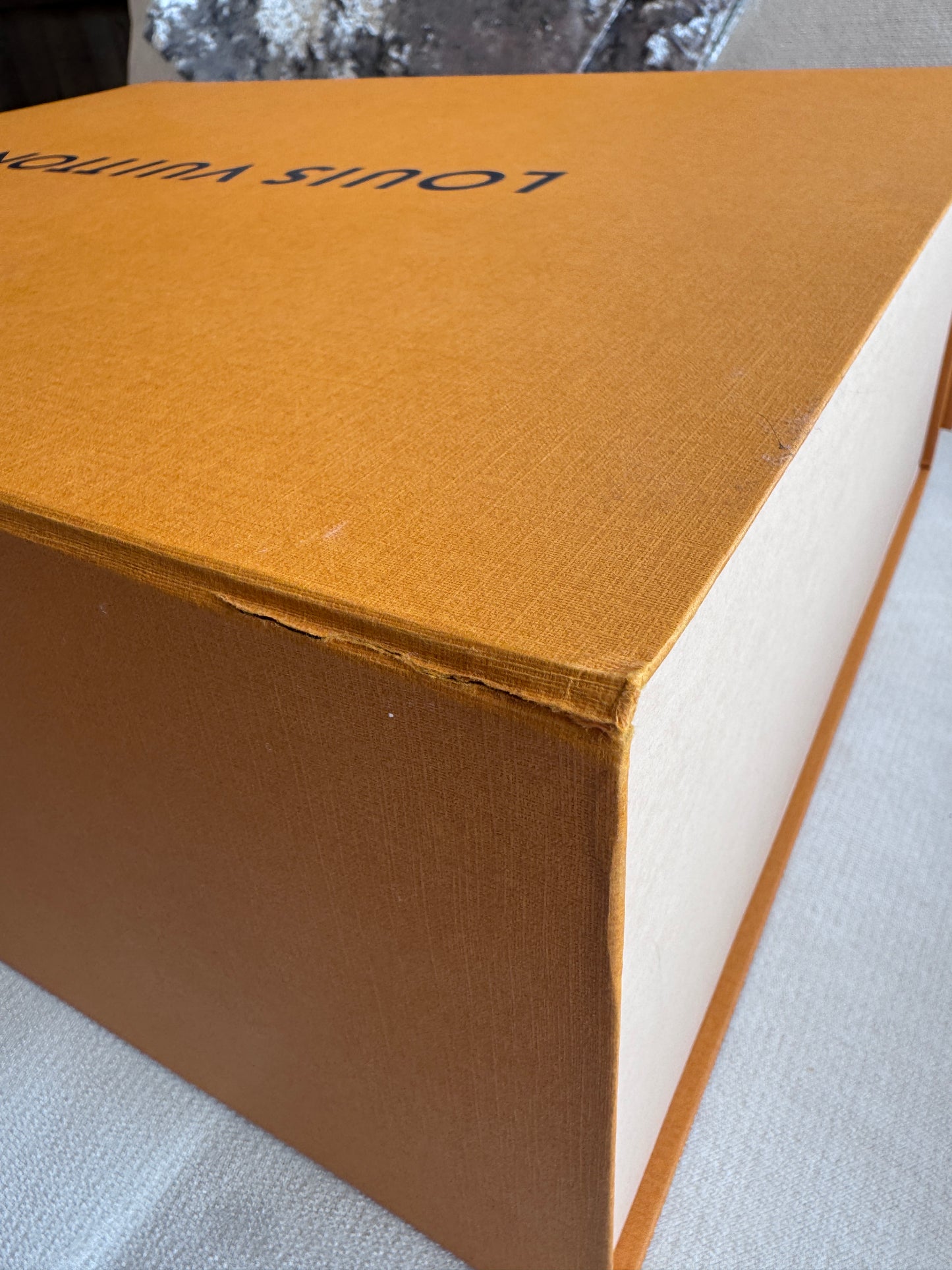 Like New!! Louis Vuitton Monogram Montaigne MM 2-Way Bag