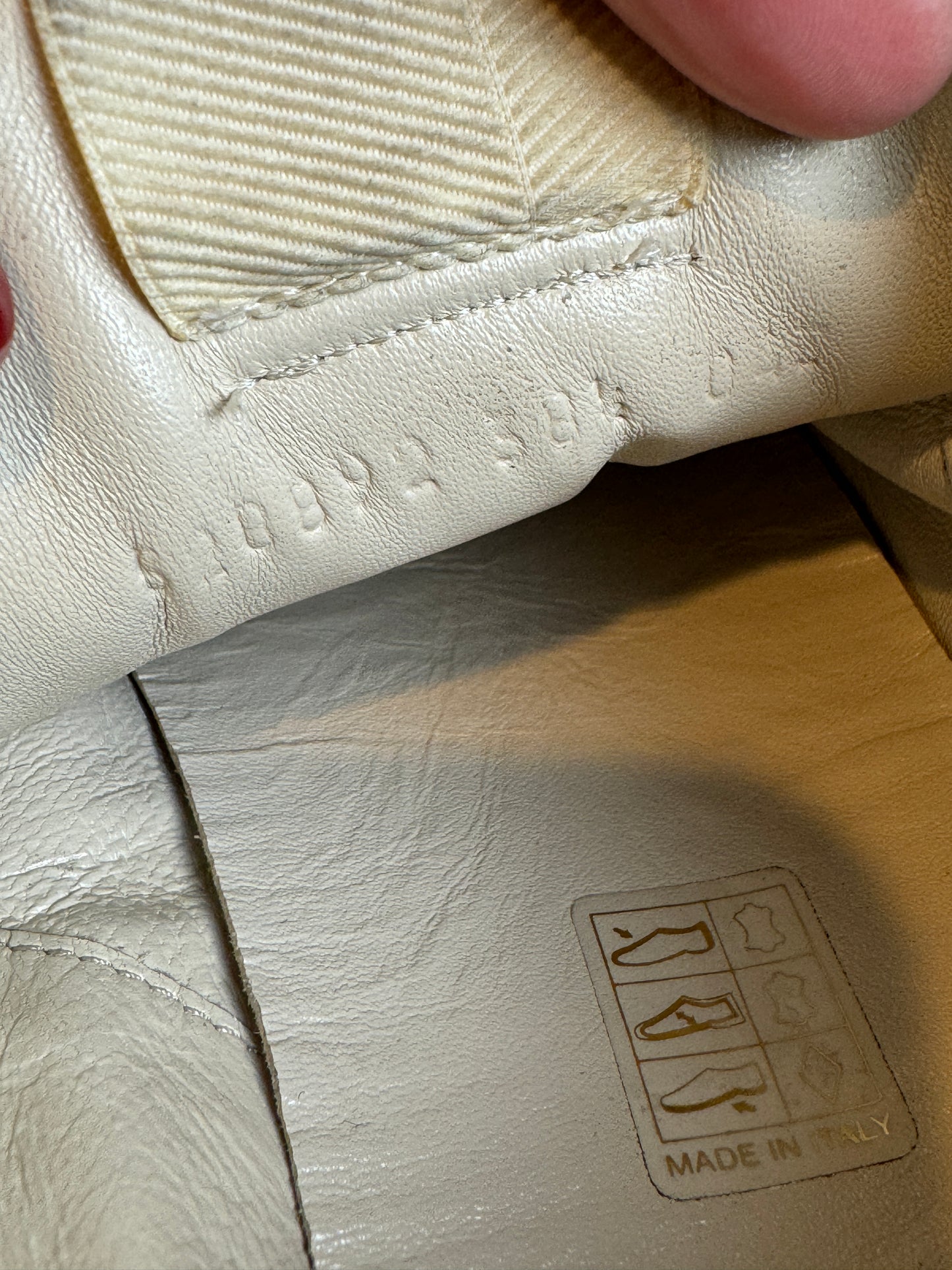 Gucci Rhyton Logo Ivory Sneakers 38.5EU