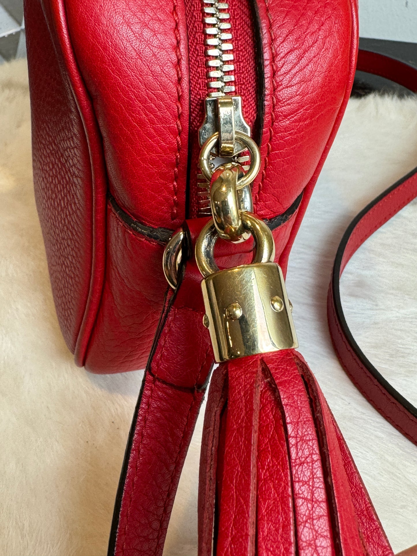 GUCCI Soho Disco Red Pebbled Camera Bag