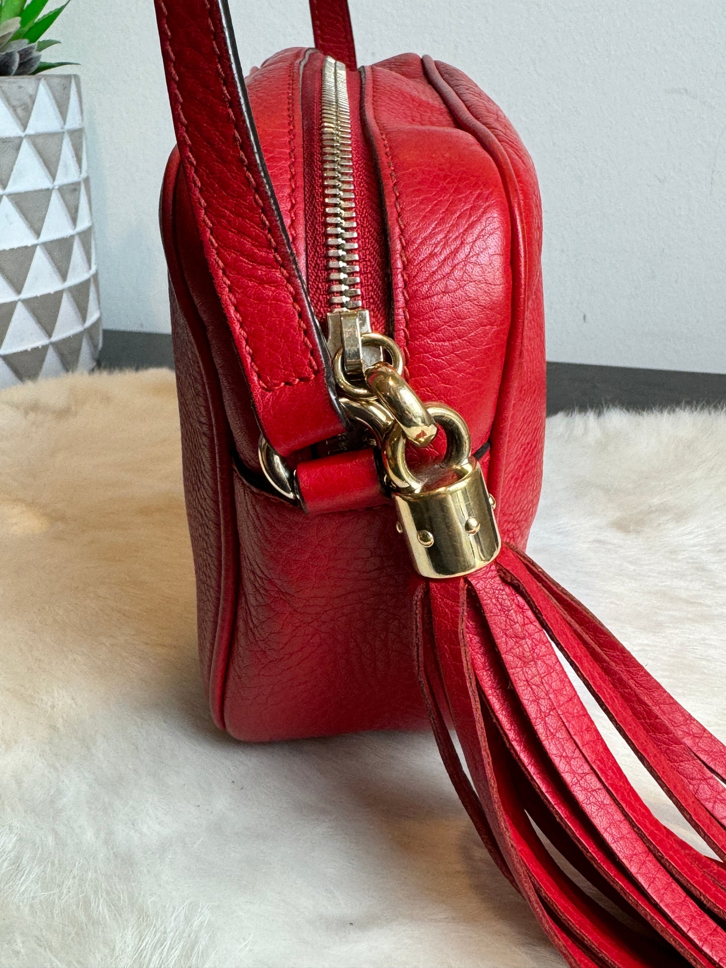 GUCCI Soho Disco Red Pebbled Camera Bag
