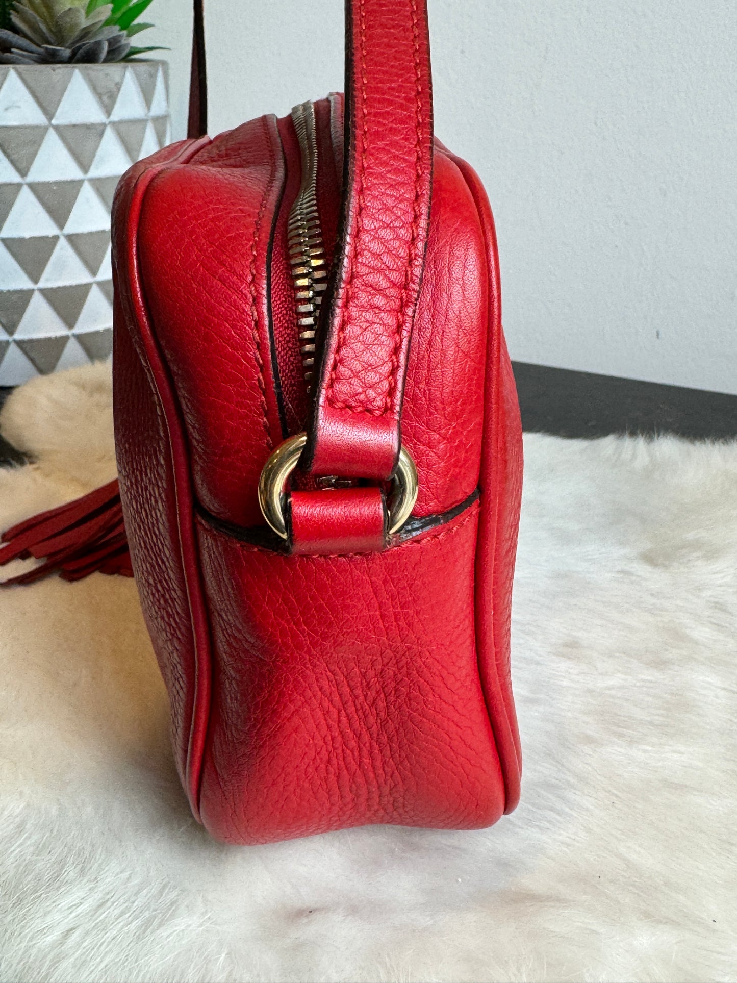 GUCCI Soho Disco Red Pebbled Camera Bag