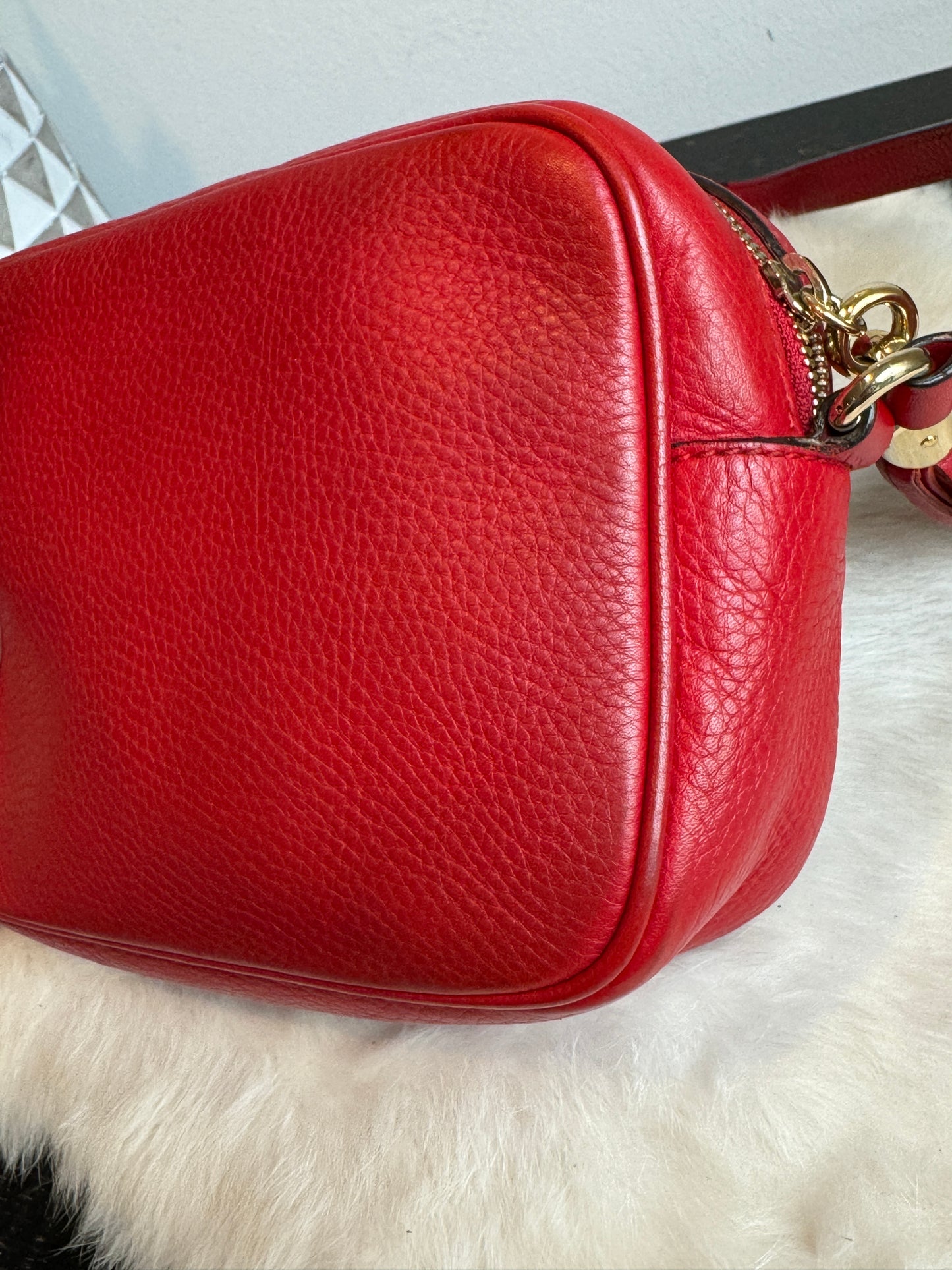 GUCCI Soho Disco Red Pebbled Camera Bag