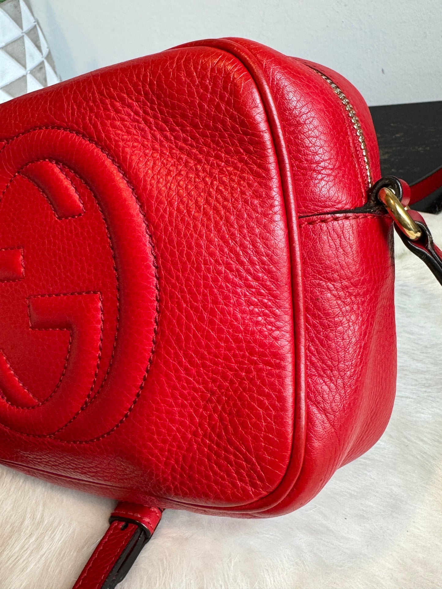 GUCCI Soho Disco Red Pebbled Camera Bag