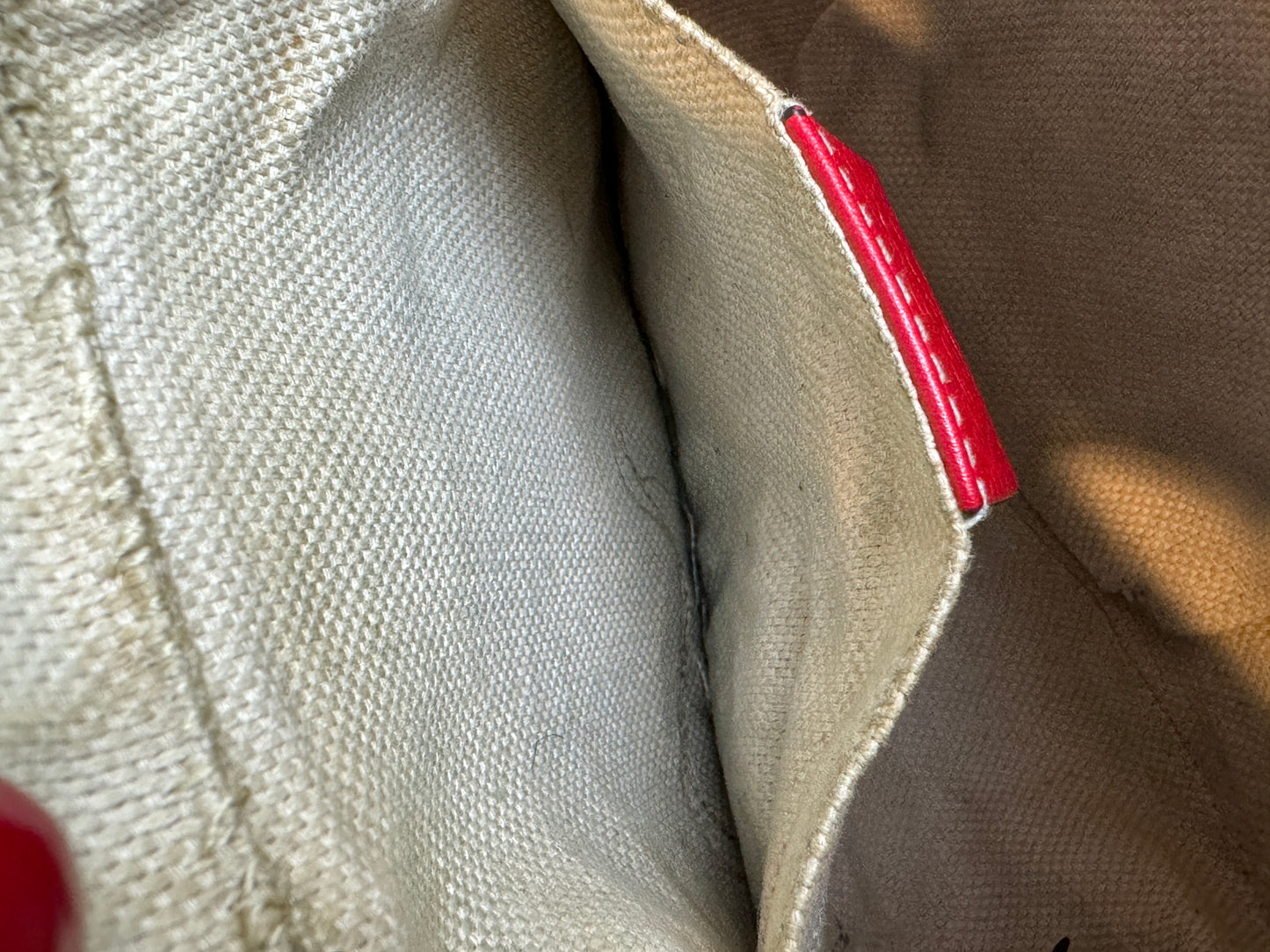 GUCCI Soho Disco Red Pebbled Camera Bag