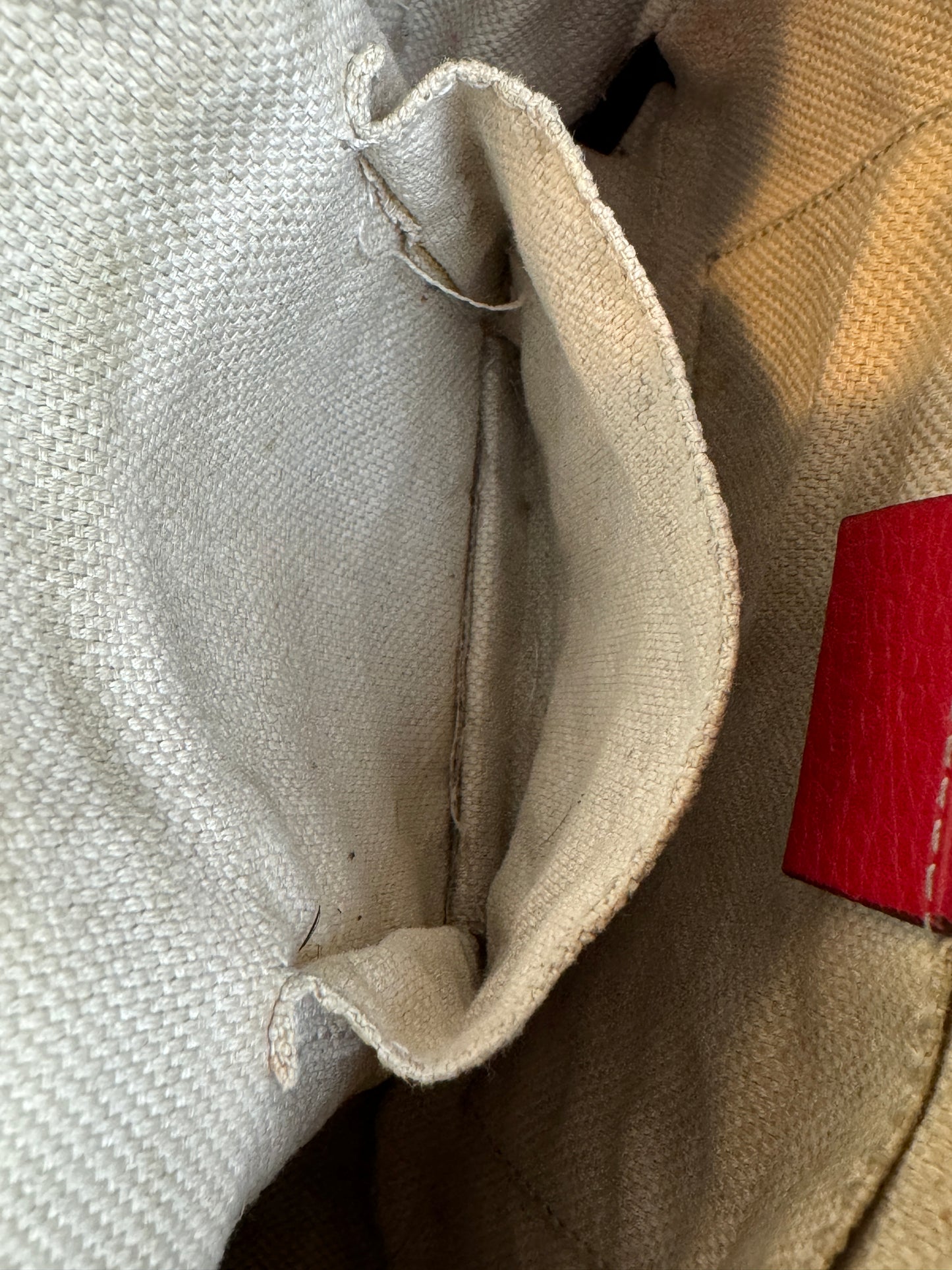 GUCCI Soho Disco Red Pebbled Camera Bag