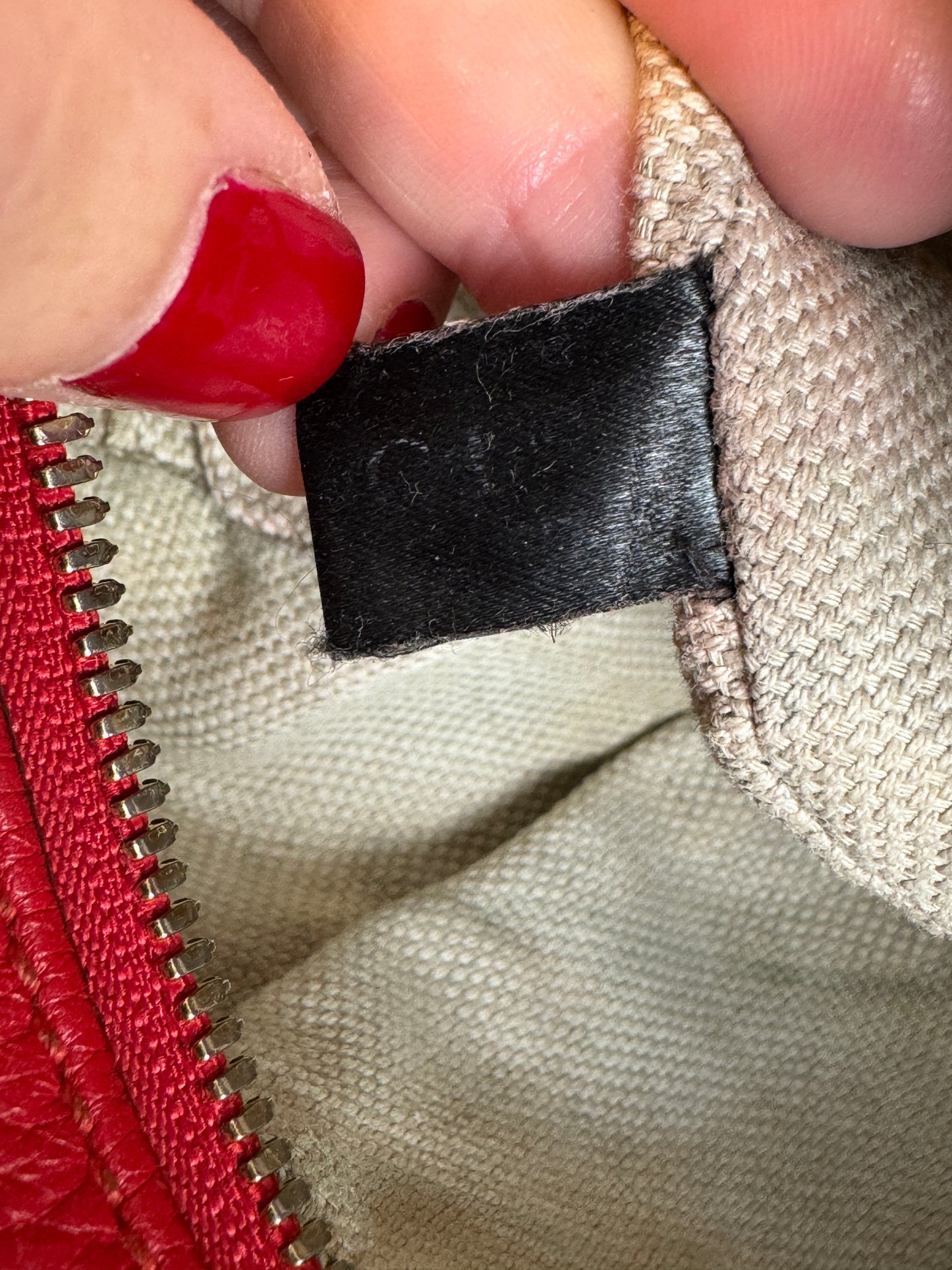 GUCCI Soho Disco Red Pebbled Camera Bag