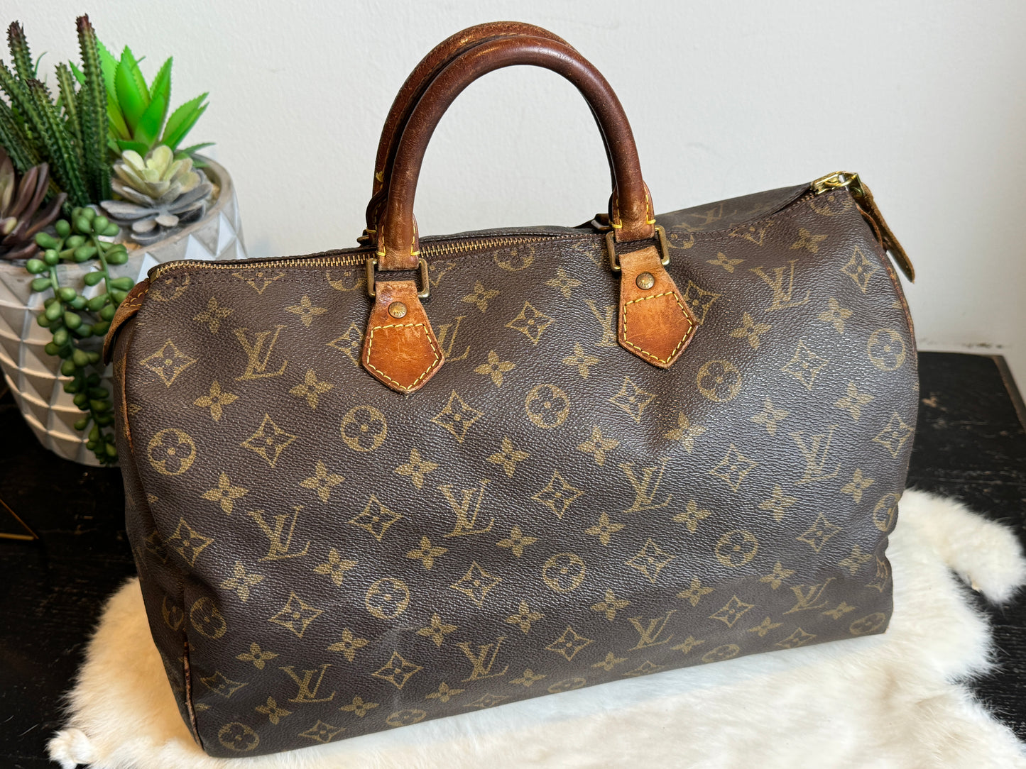 Louis Vuitton Monogram Speedy 35