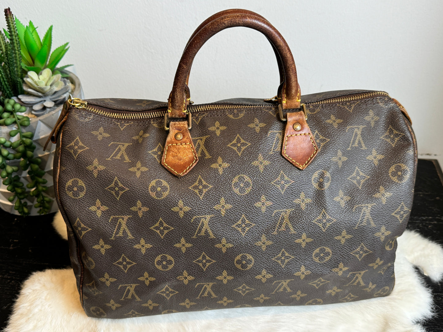 Louis Vuitton Monogram Speedy 35