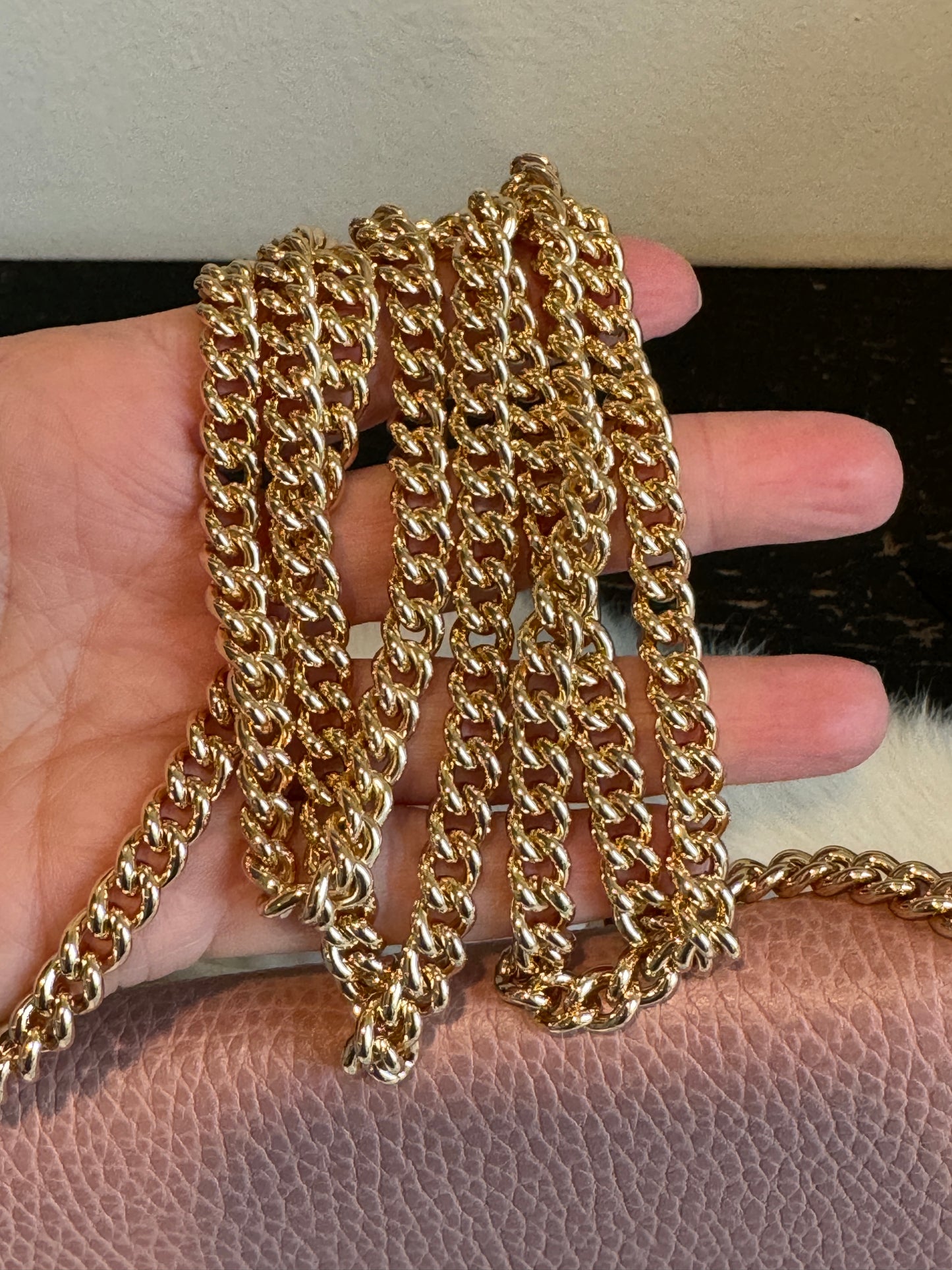 Gucci Chain Wallet Pebbled Leather Clutch Bag Pink