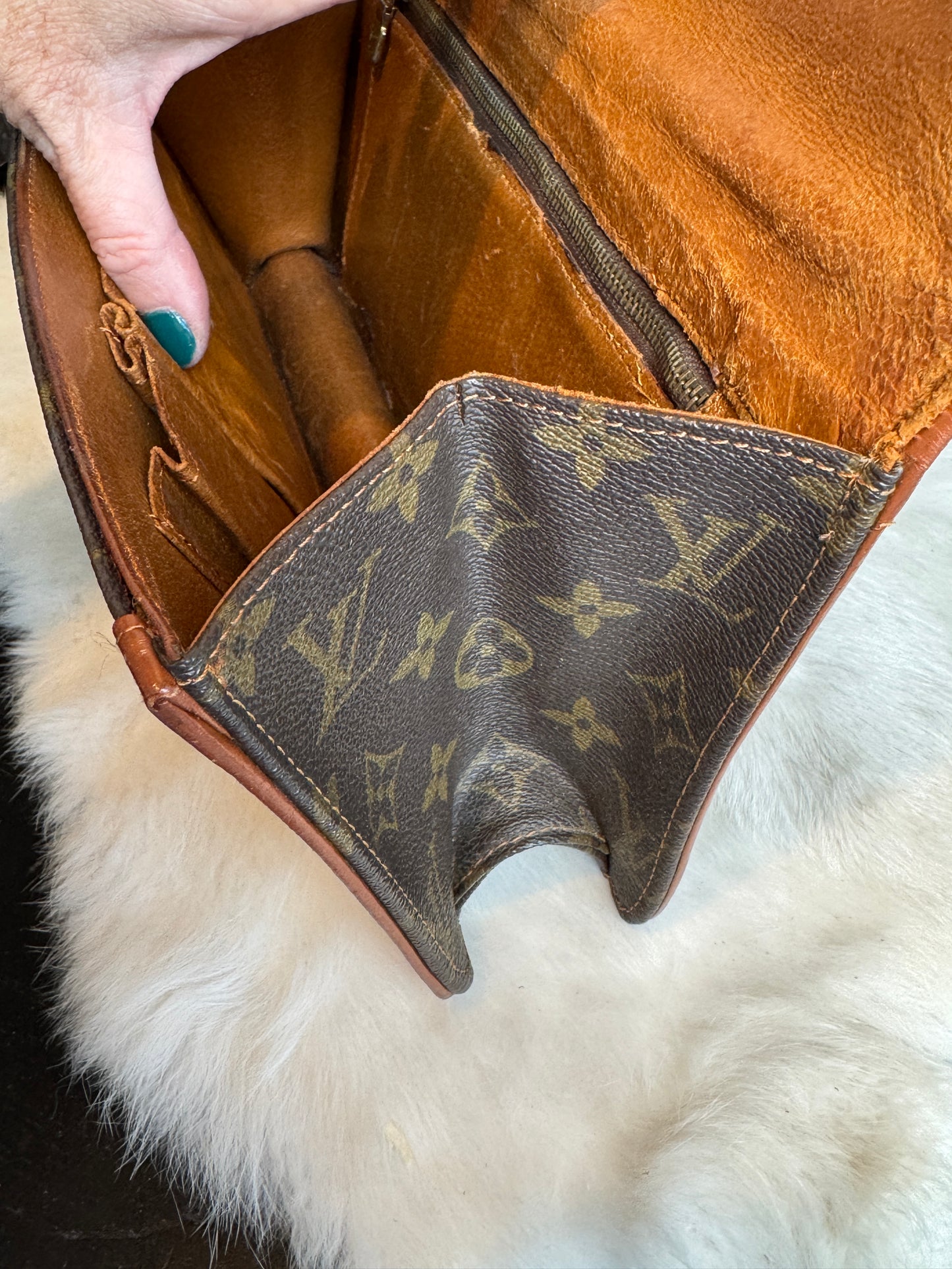 Louis Vuitton Monogram Dame Pochette GM