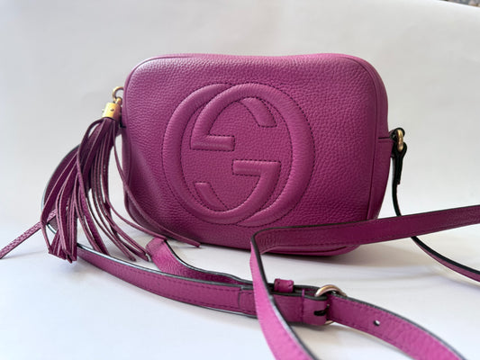 GUCCI Soho Disco Magenta Pink Pebbled Camera Bag