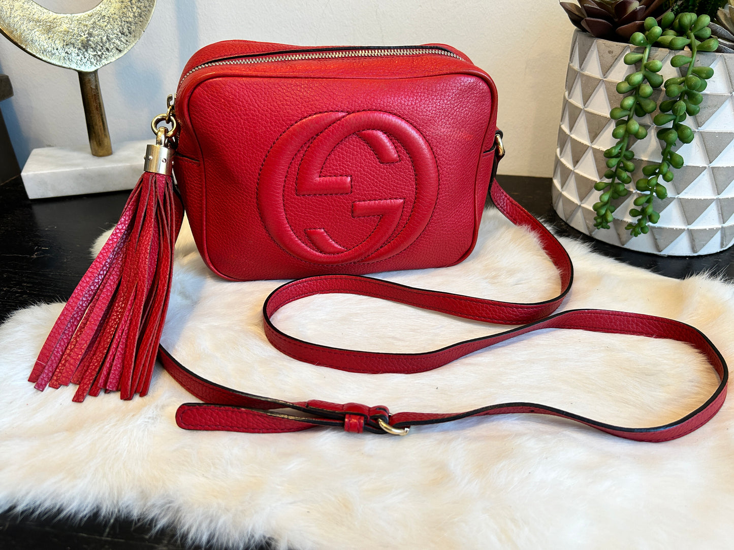 GUCCI Soho Disco Red Pebbled Camera Bag