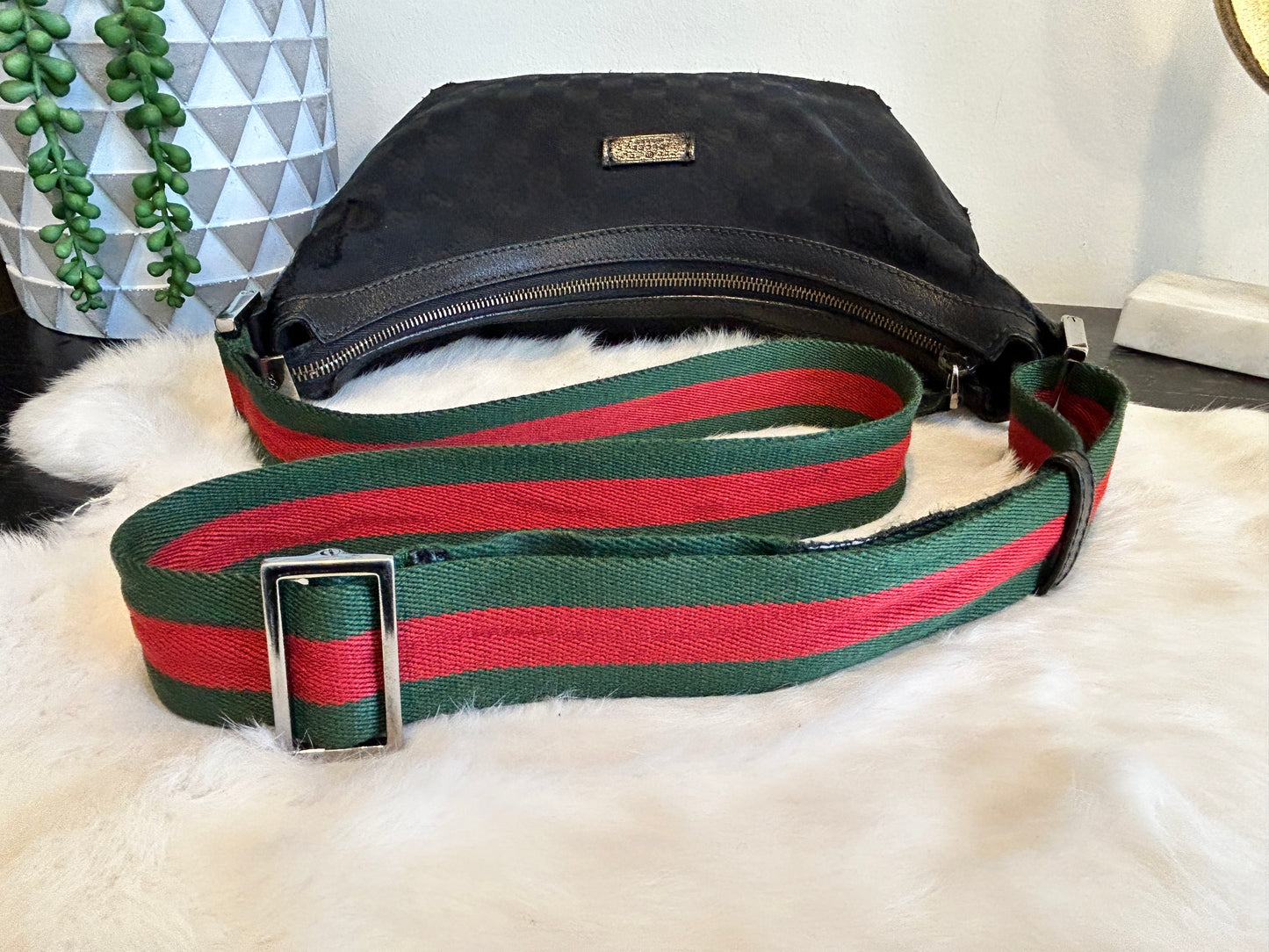 GUCCI GG Canvas Vintage Web Med Messenger