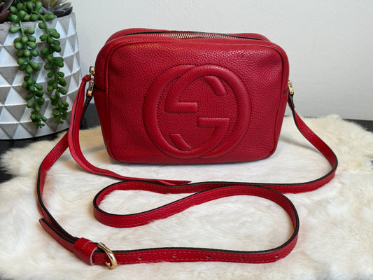 GUCCI Soho Disco Red Pebbled Camera Bag