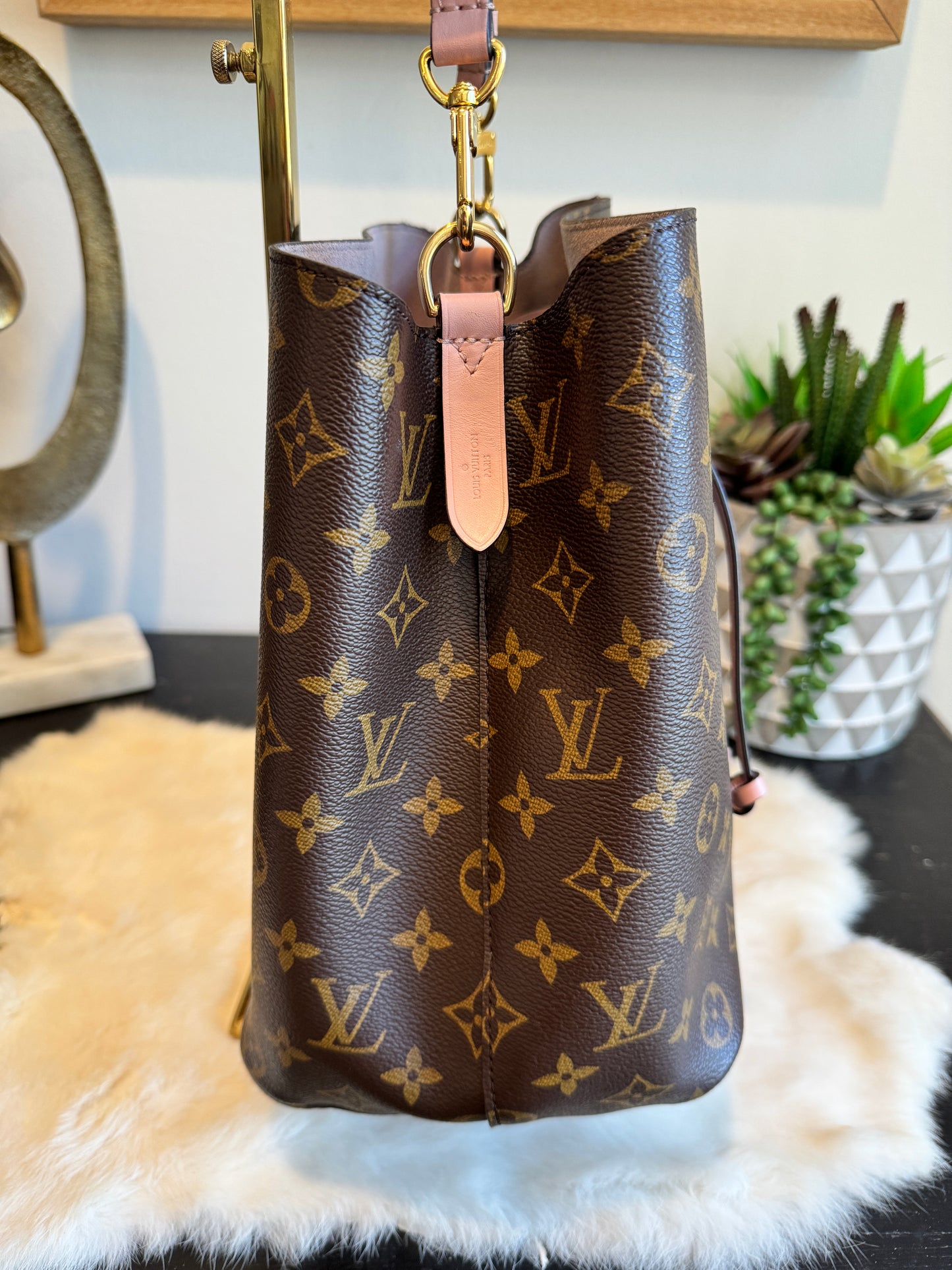 Louis Vuitton Monogram Neonoe MM Rose Poudre