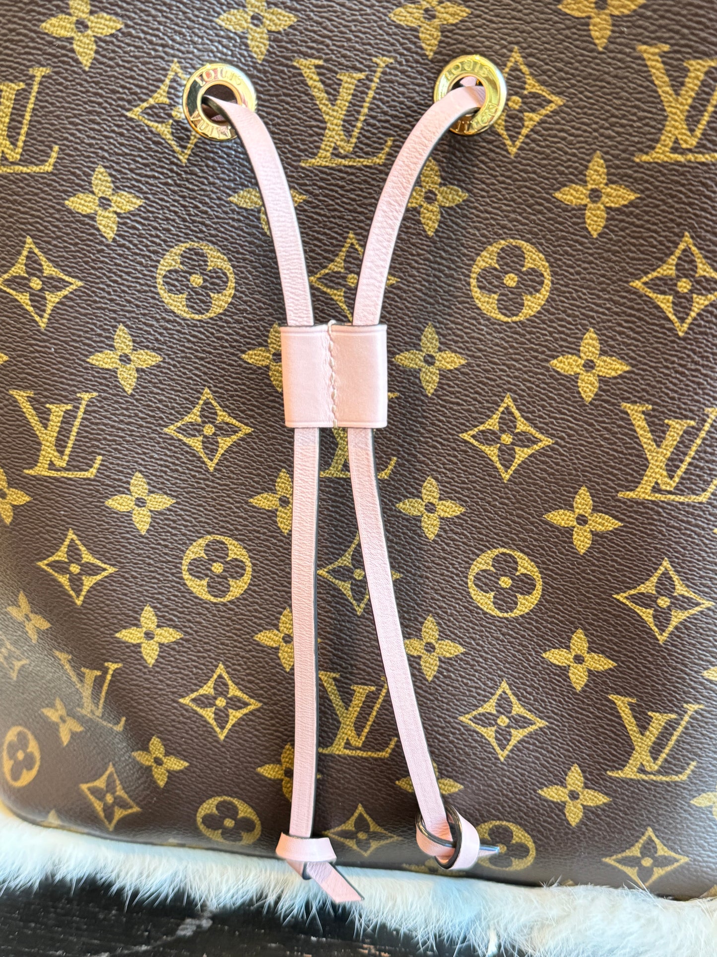 Louis Vuitton Monogram Neonoe MM Rose Poudre