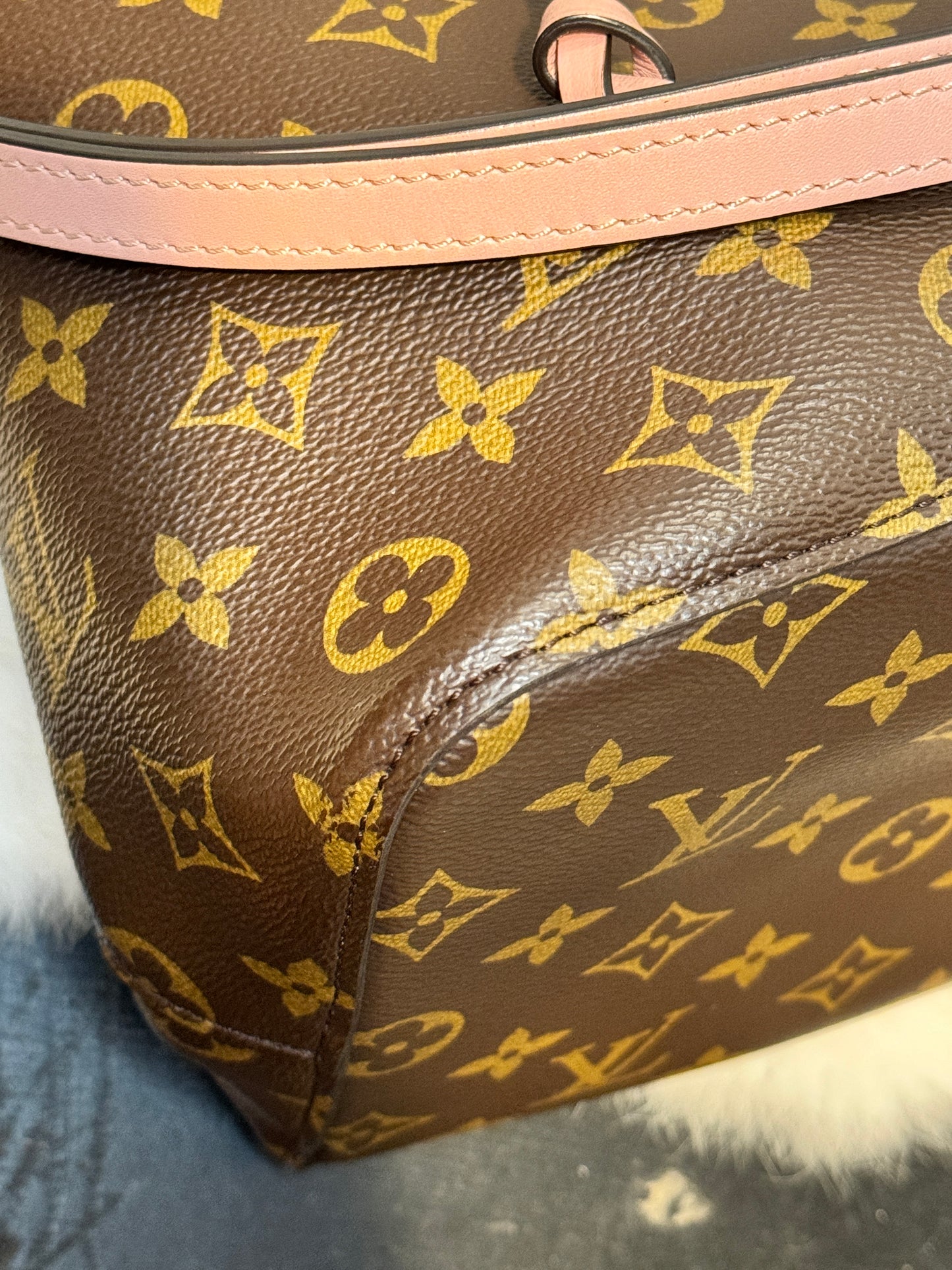 Louis Vuitton Monogram Neonoe MM Rose Poudre