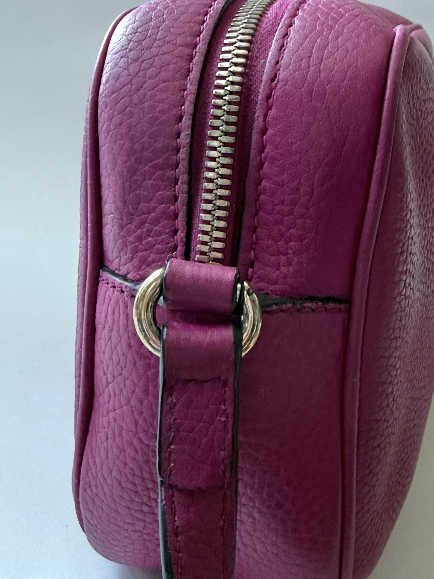 GUCCI Soho Disco Magenta Pink Pebbled Camera Bag