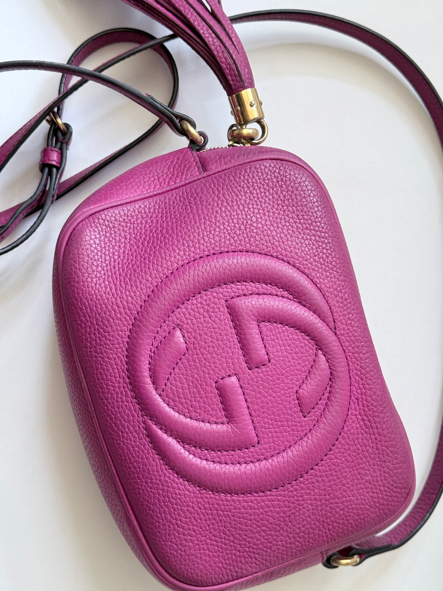 GUCCI Soho Disco Magenta Pink Pebbled Camera Bag