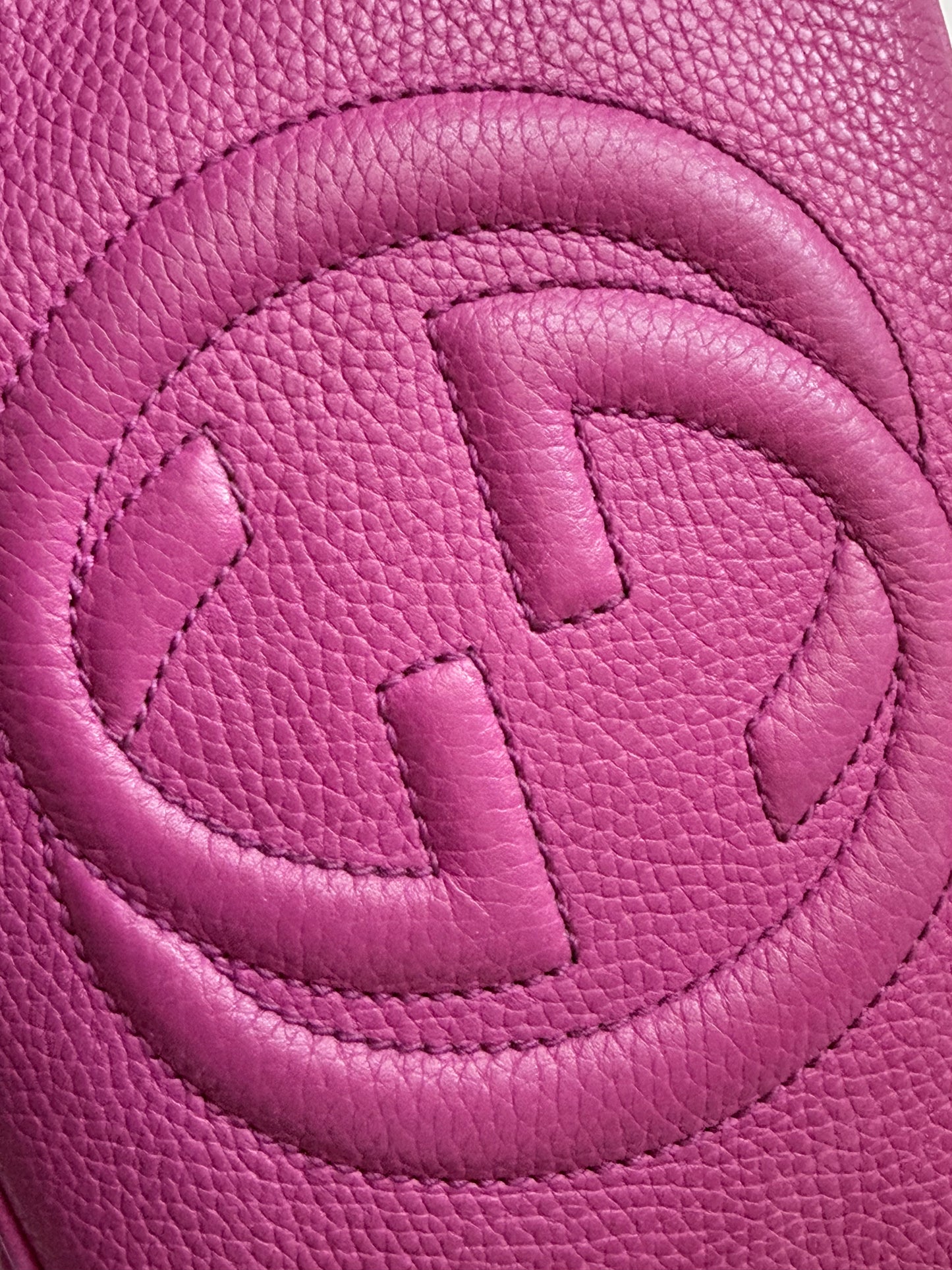 GUCCI Soho Disco Magenta Pink Pebbled Camera Bag