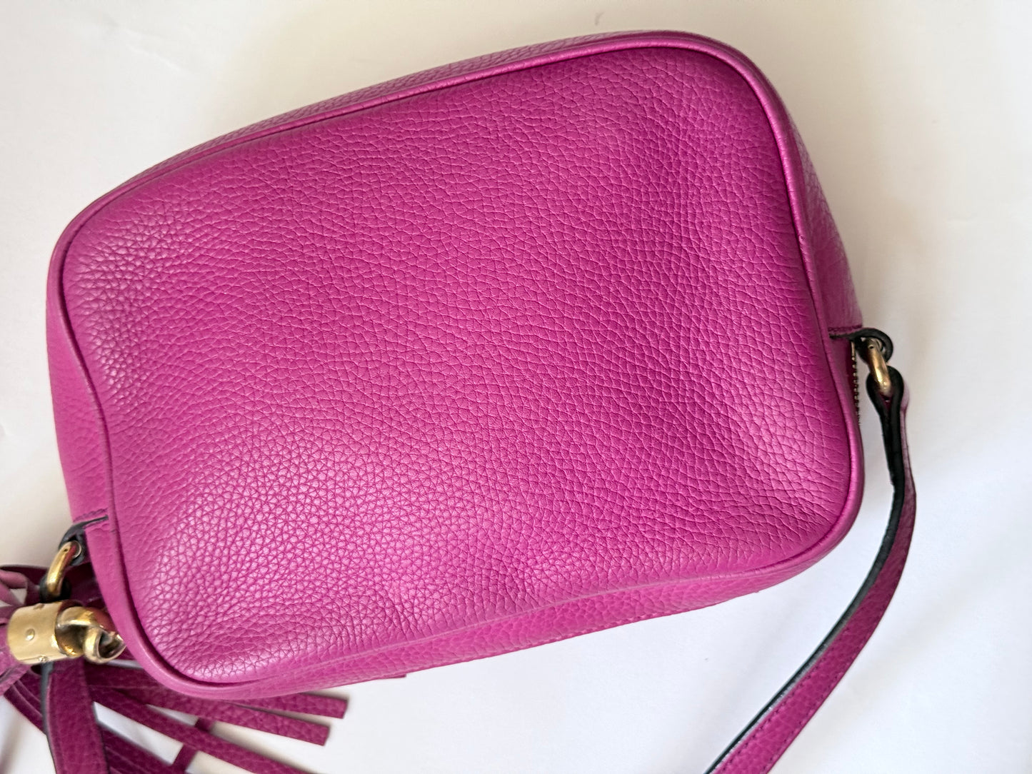 GUCCI Soho Disco Magenta Pink Pebbled Camera Bag