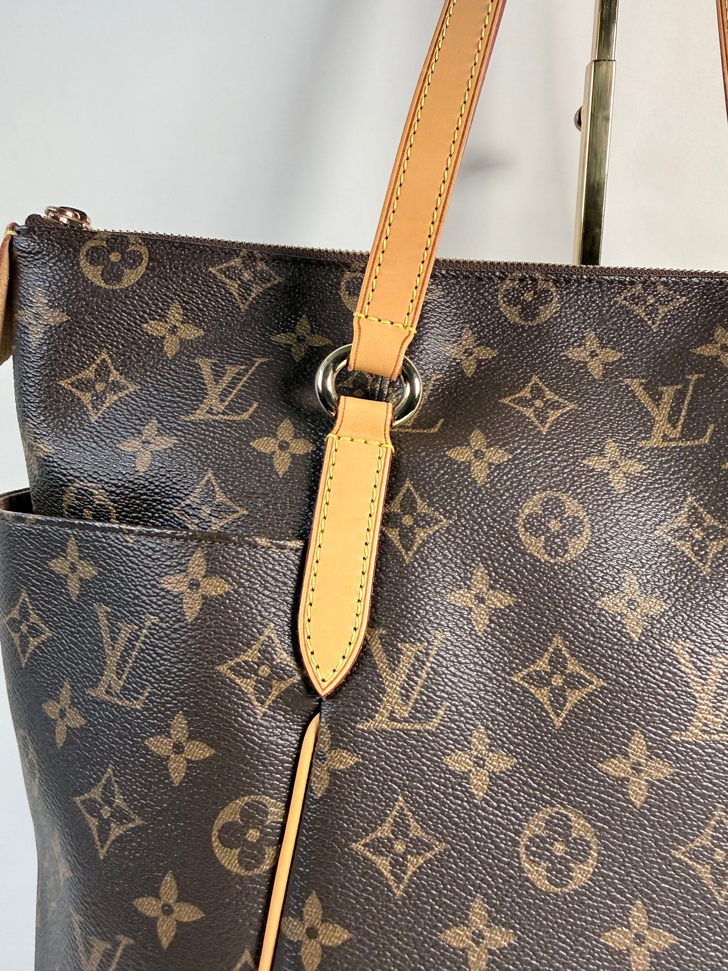 Louis Vuitton Totally MM Monogram Tote